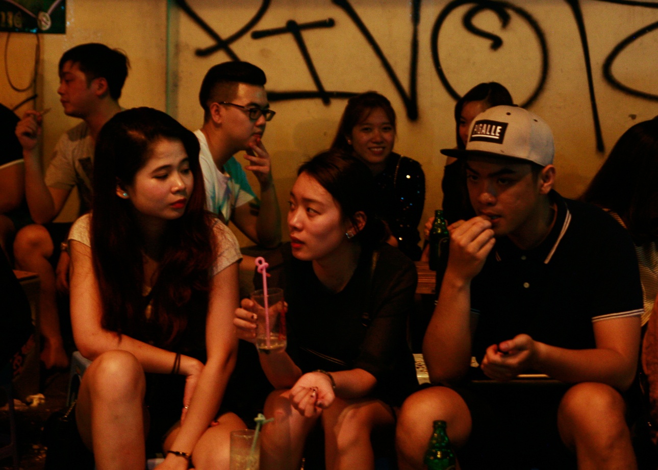 Su khac la cua pho Tay Ha Noi ve dem hinh anh