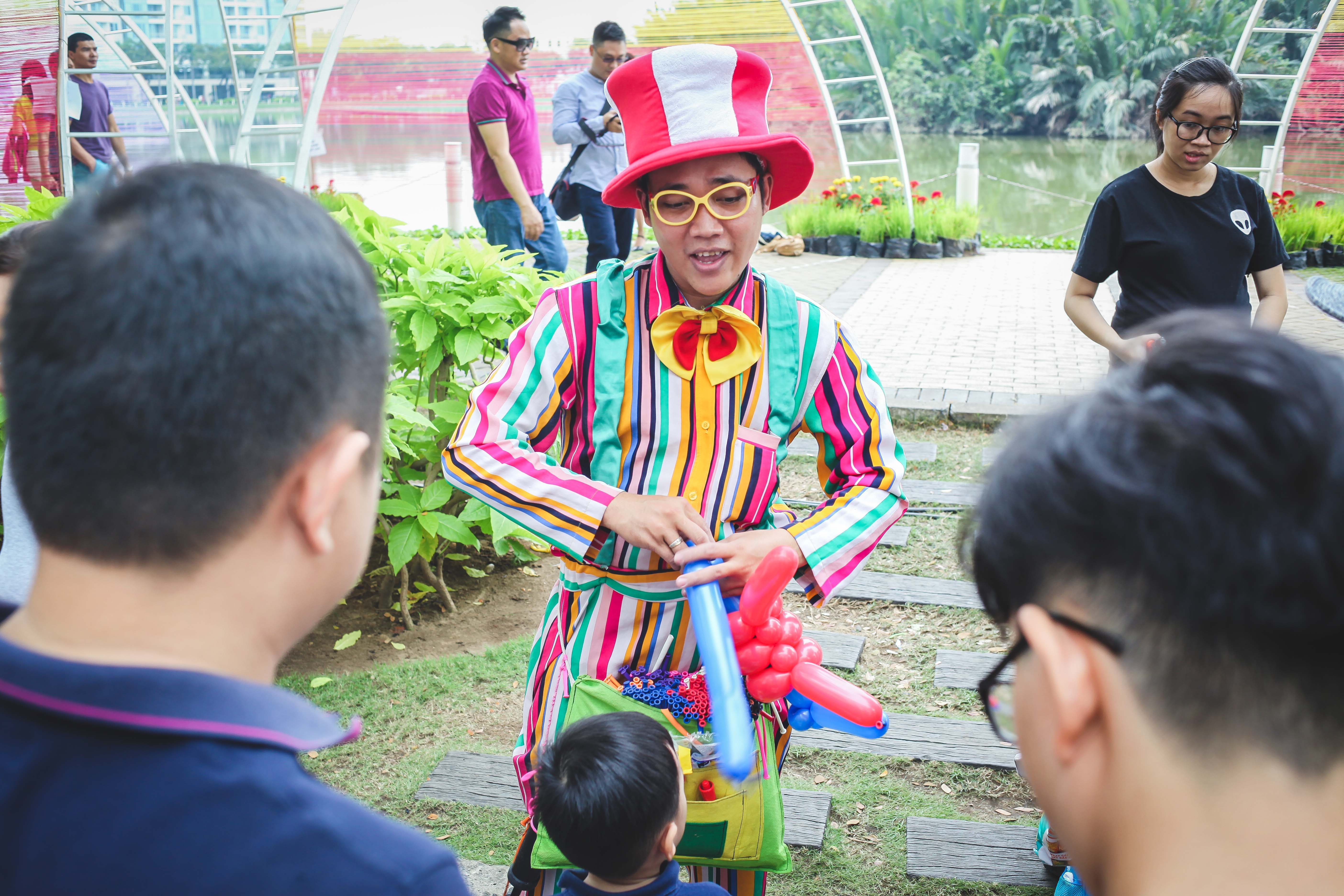 Hoi hoa xuan o pho nha giau Phu My Hung anh 8