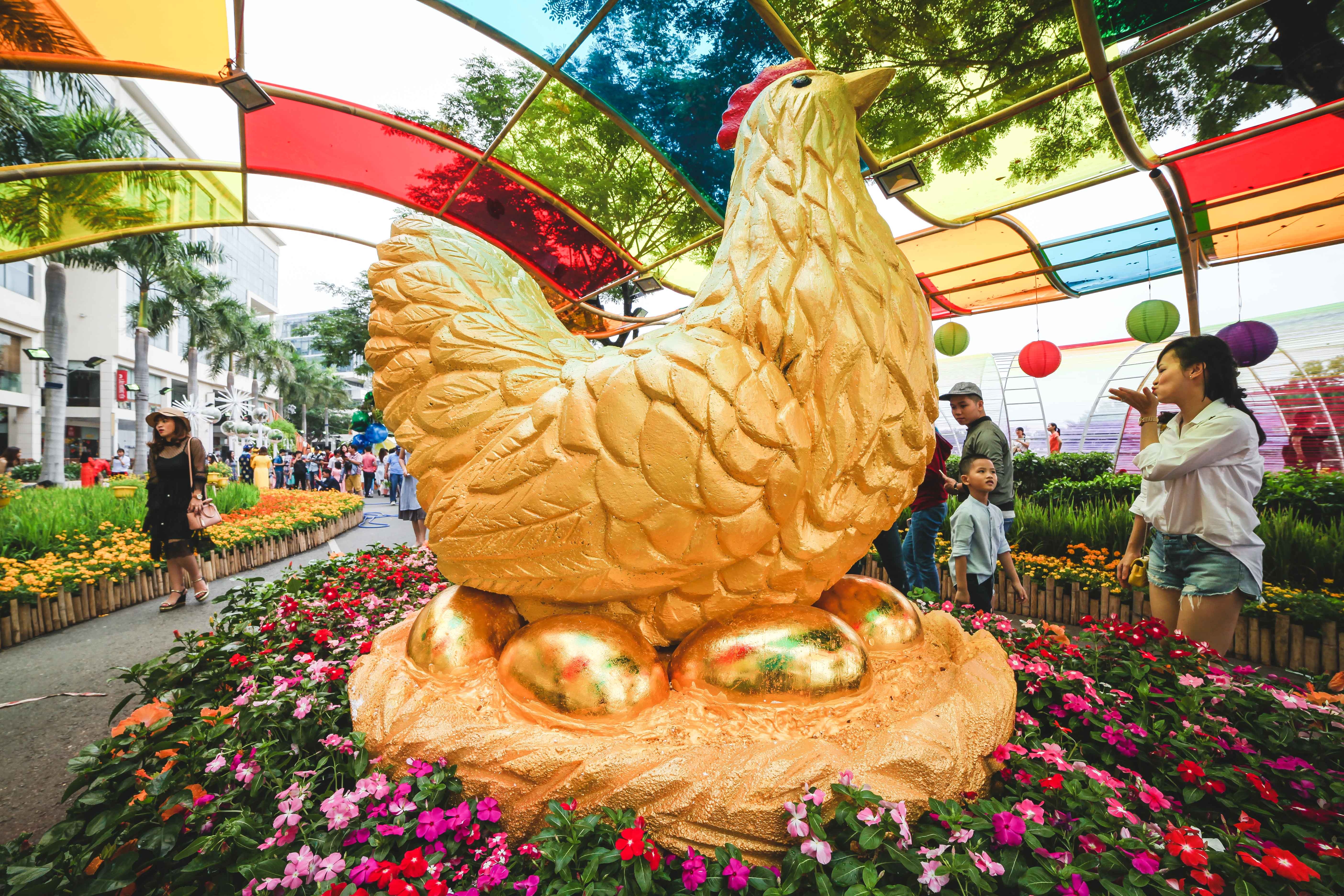 Hoi hoa xuan o pho nha giau Phu My Hung anh 10