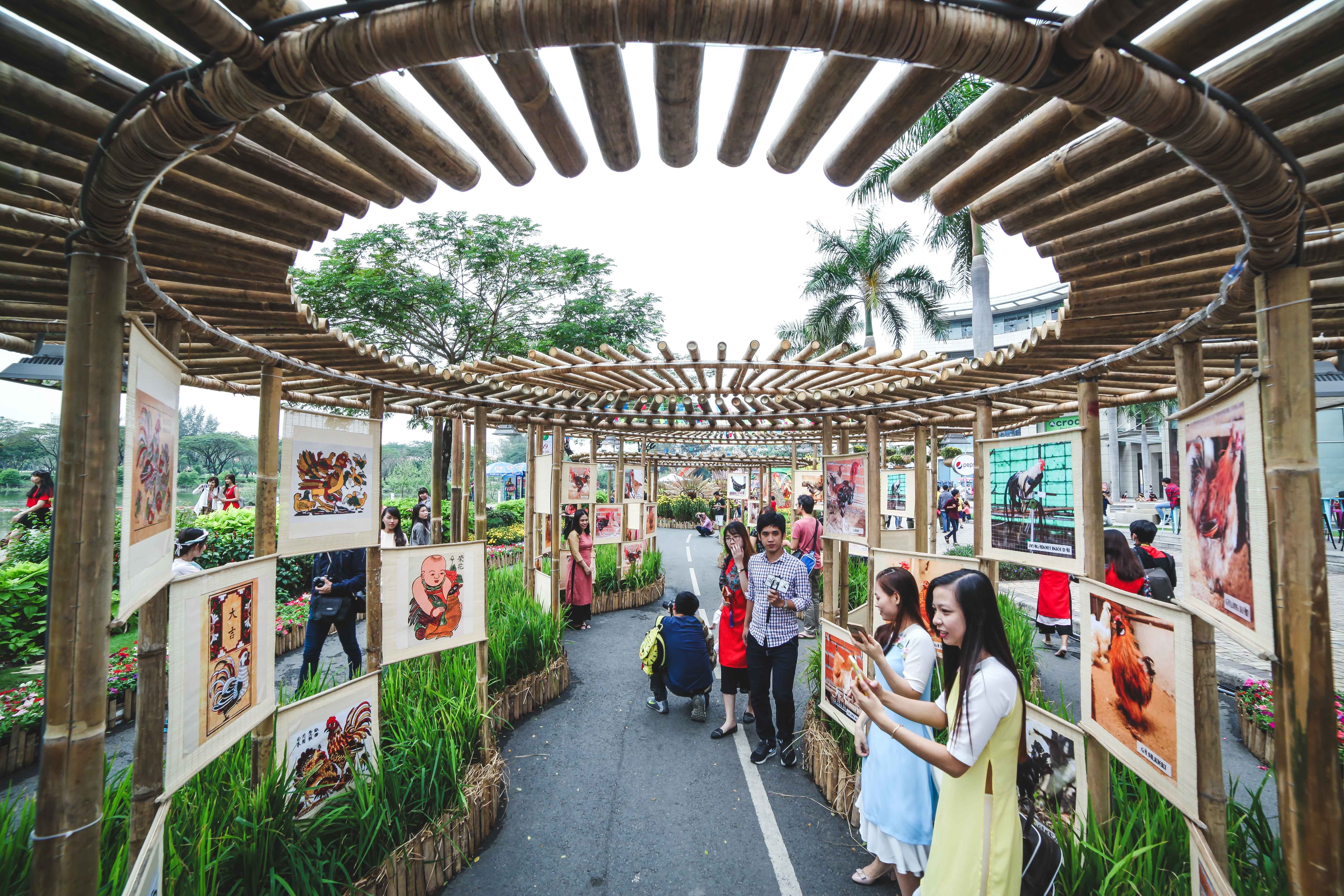 Hoi hoa xuan o pho nha giau Phu My Hung anh 11