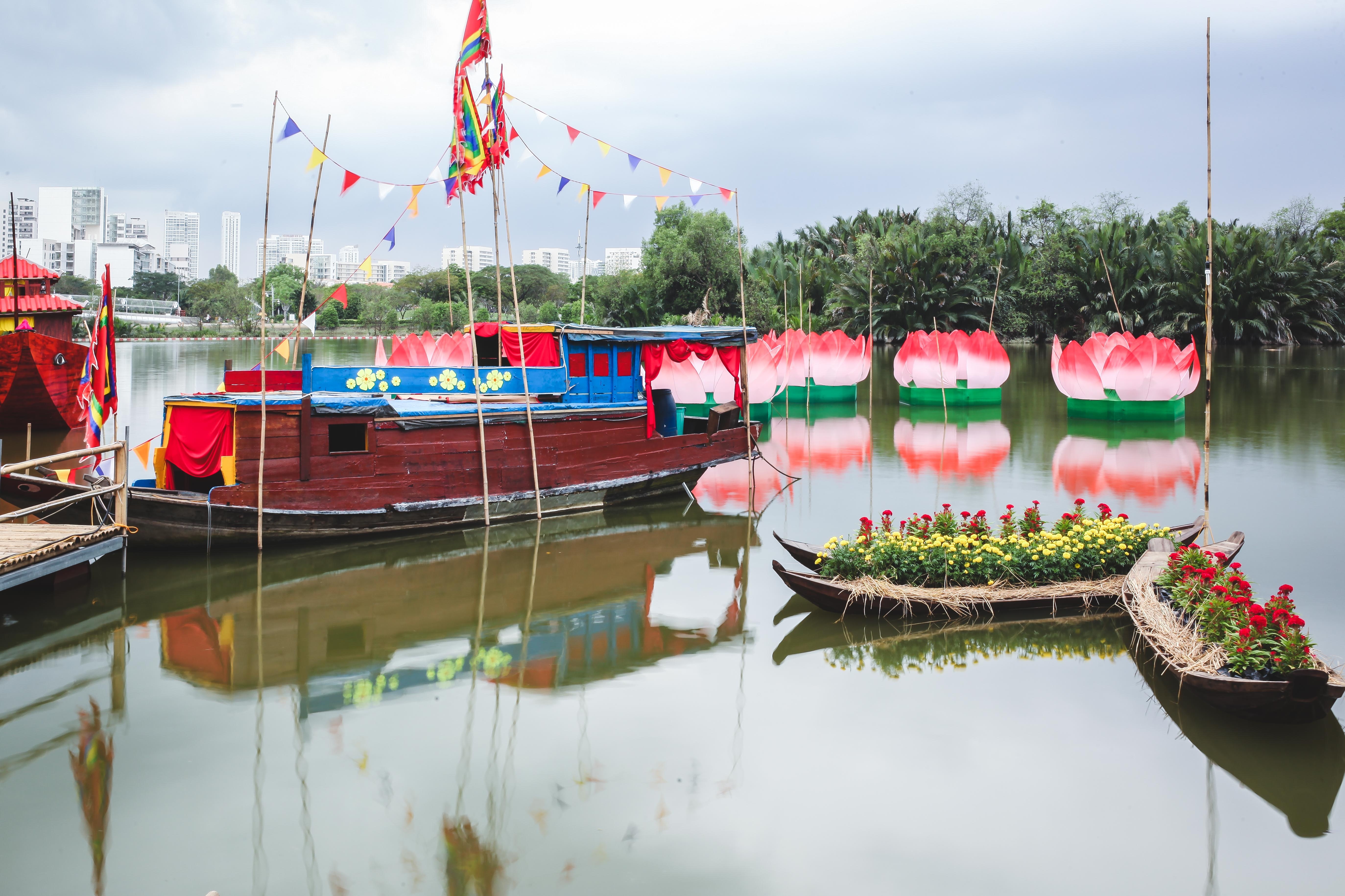 Hoi hoa xuan o pho nha giau Phu My Hung anh 3