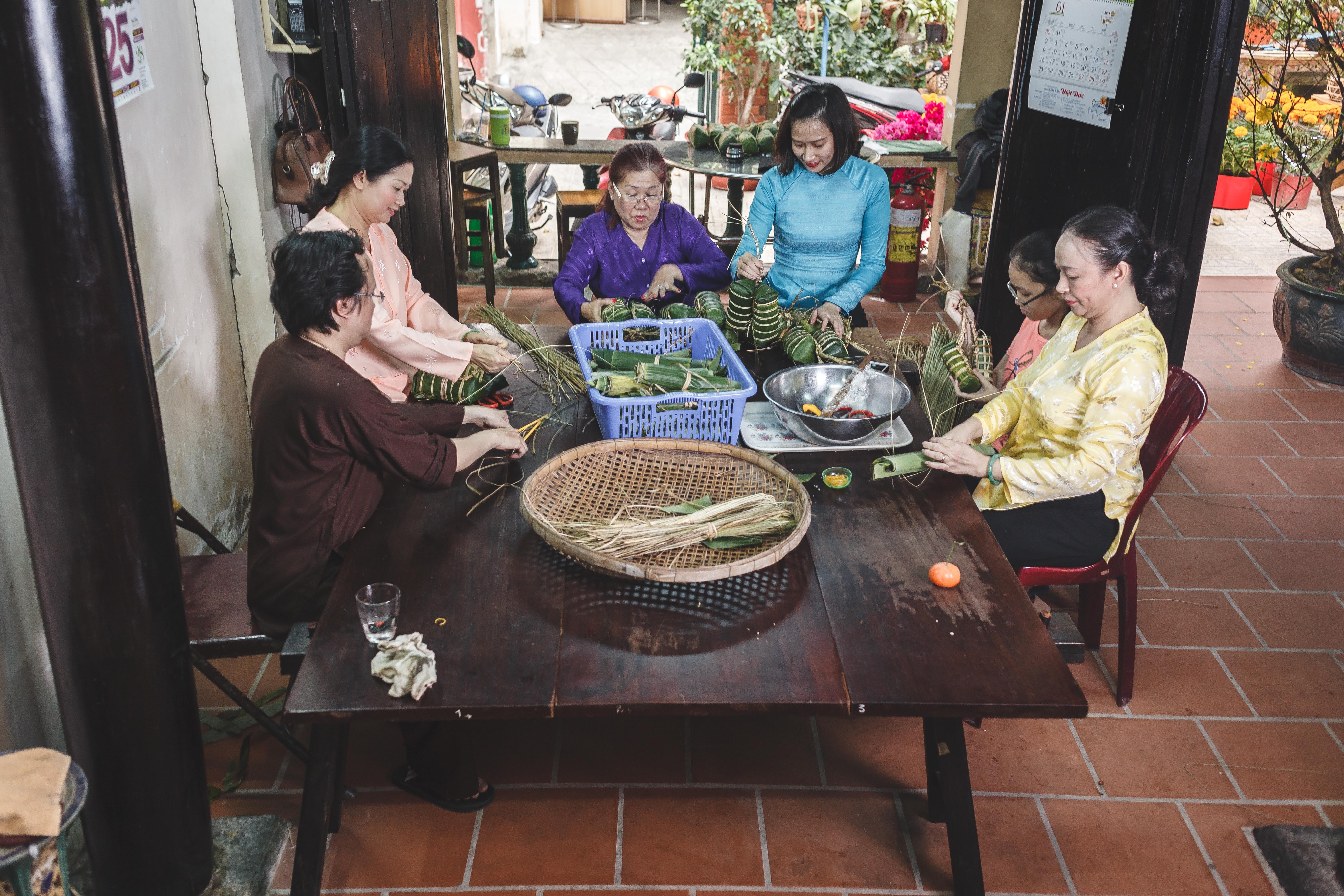 sum hop goi banh tet anh 13