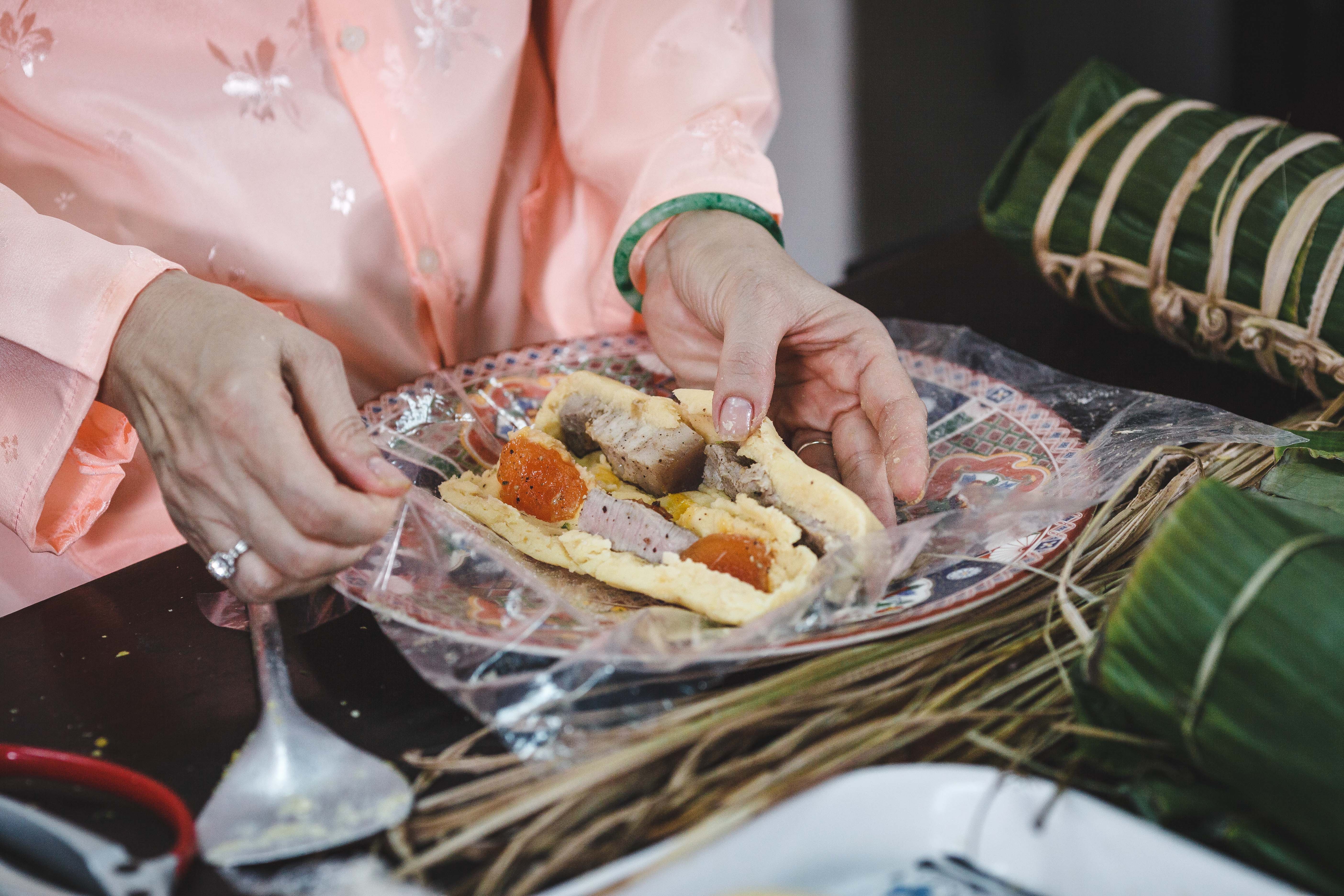 sum hop goi banh tet anh 5