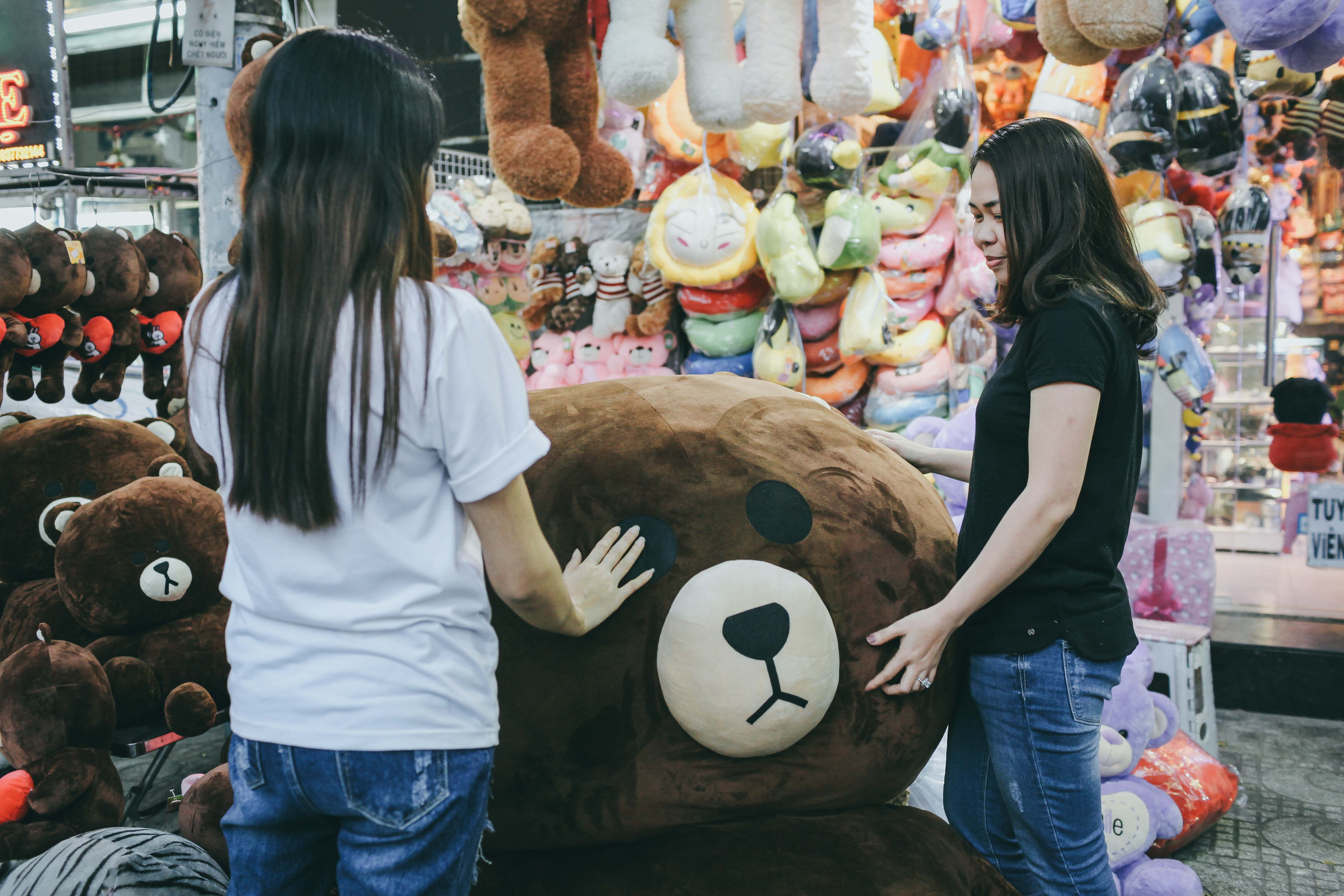 valentine sai gon,  valentine 2017,  hoa hong,  hoa tuoi,  hoa hong giay,  gau bong,  thu bong,  cap doi,  yeu nhau,  gioi tre anh 8