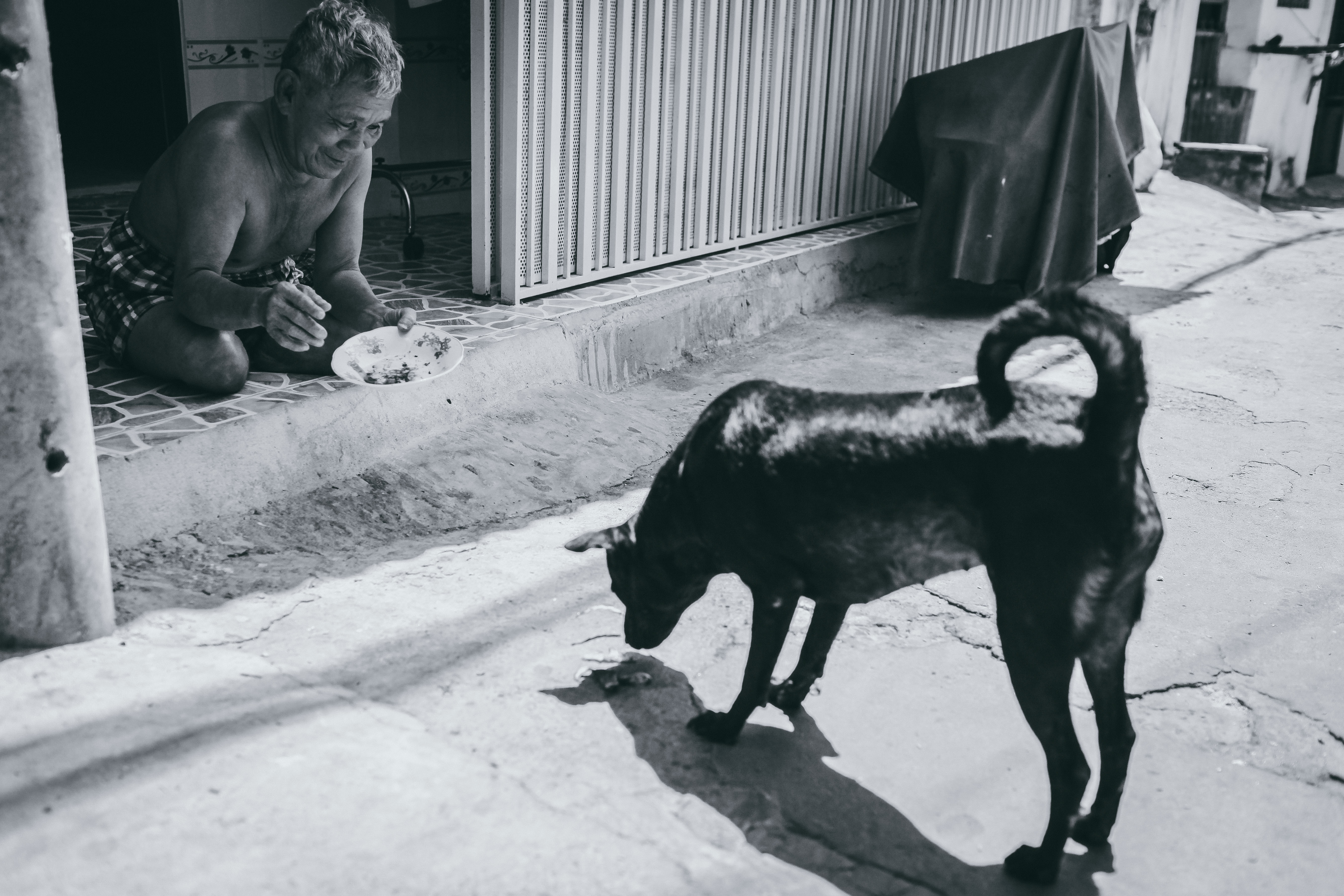 Tinh yeu cua ba lao mu ong cut chan o Sai Gon anh 12