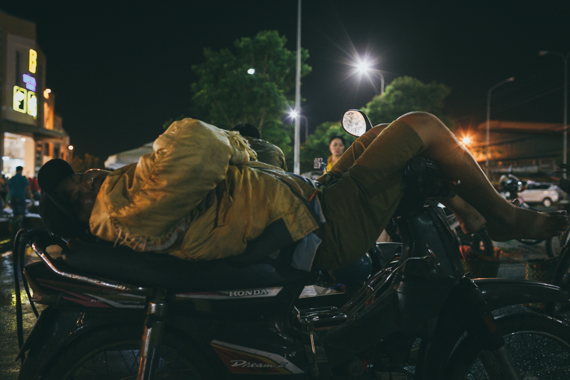 cho dau moi binh dien,  cho dem sai gon anh 14