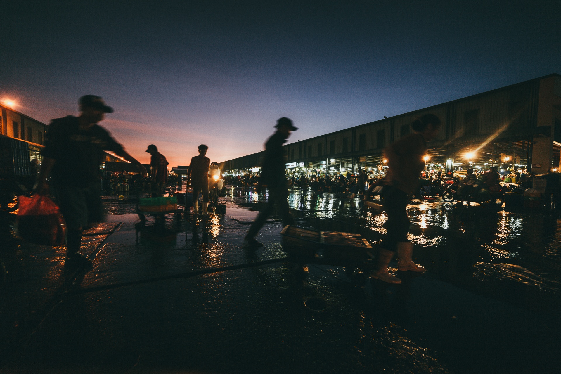 cho dau moi binh dien,  cho dem sai gon anh 21