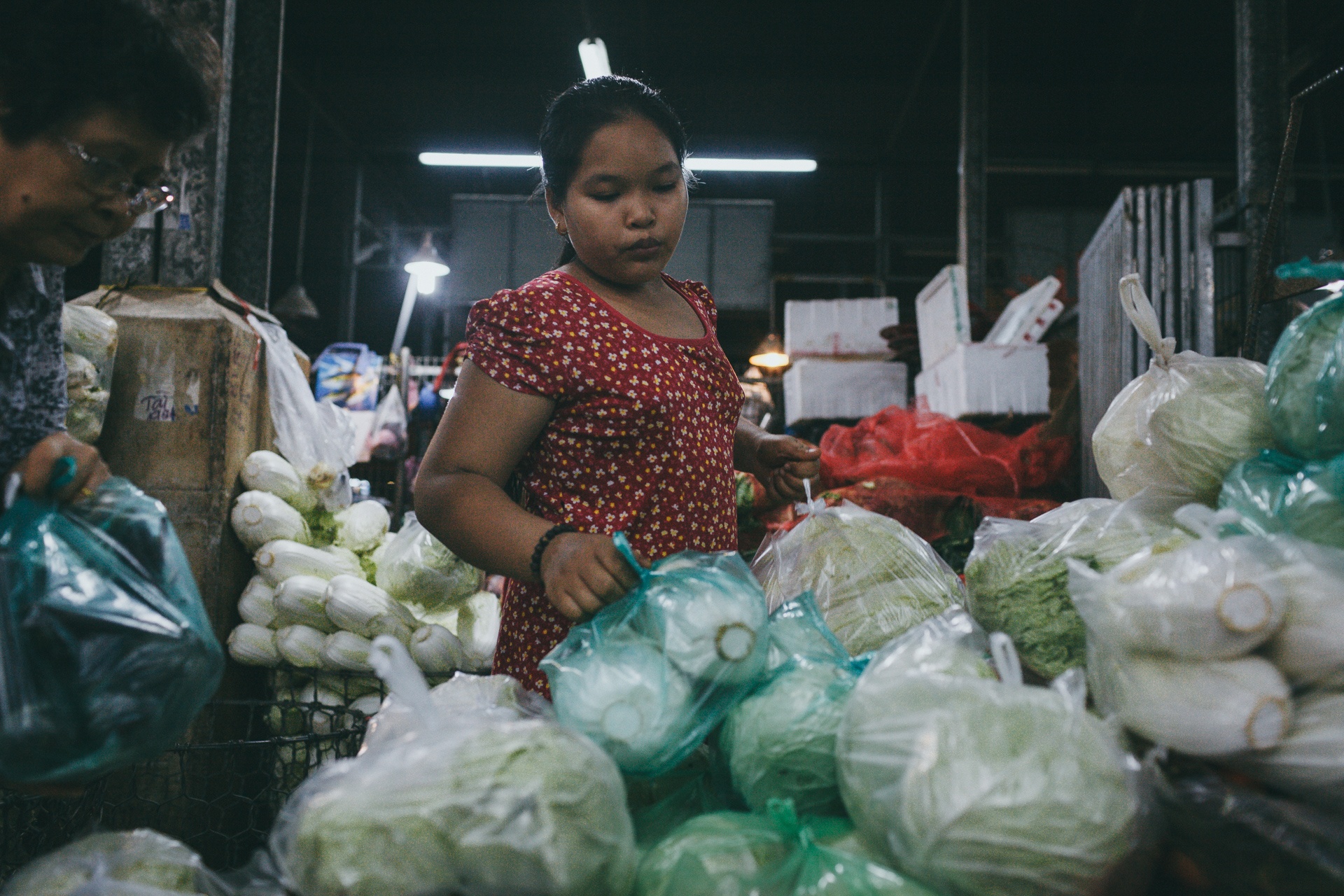 cho dau moi binh dien,  cho dem sai gon anh 4