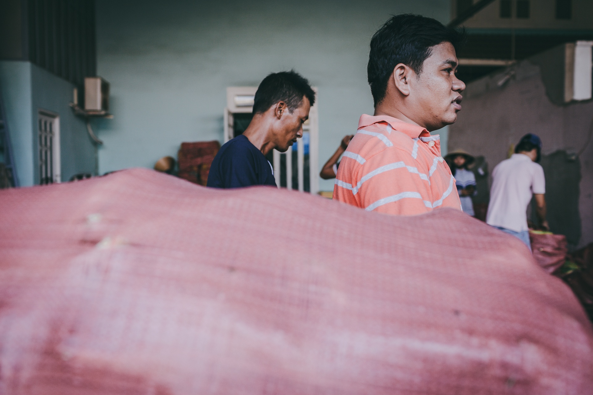 ben trong khu cho bap lon nhat sai gon anh 14