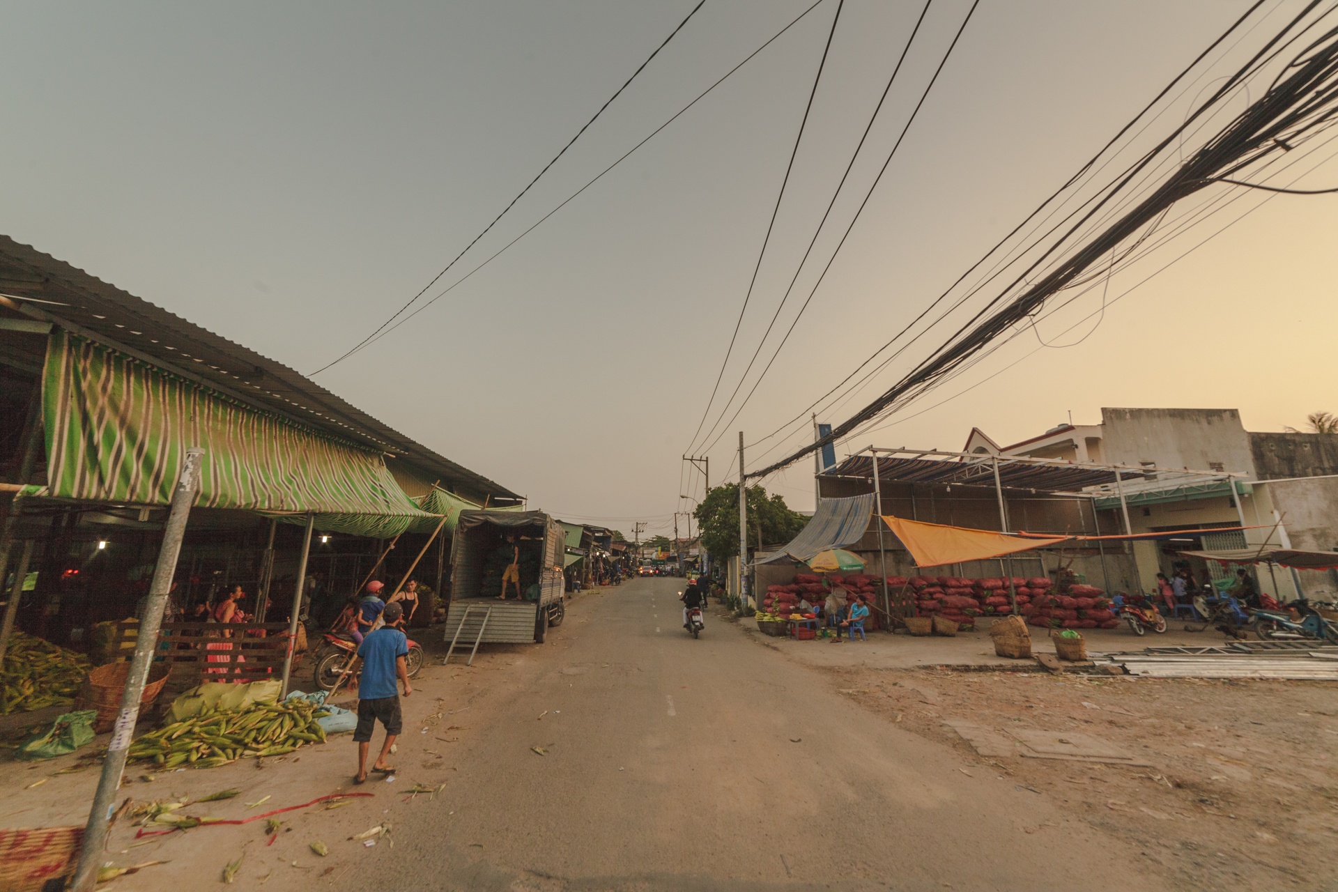 ben trong khu cho bap lon nhat sai gon anh 1