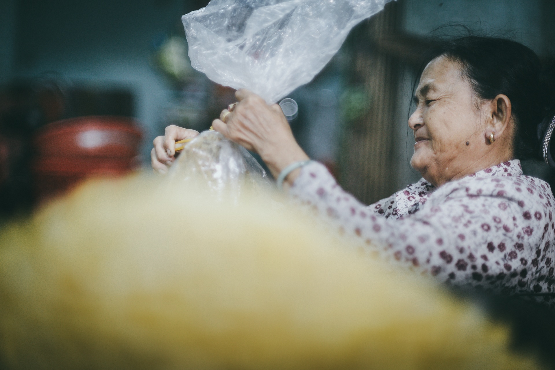 ben trong khu cho bap lon nhat sai gon anh 20