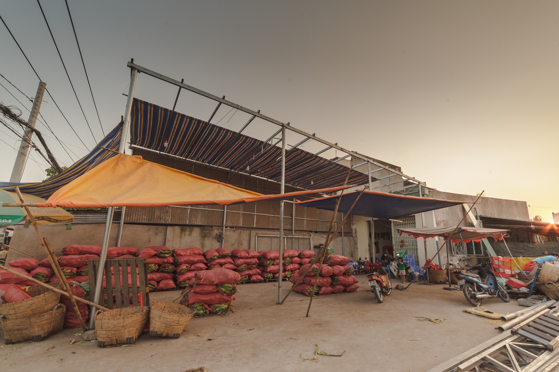 ben trong khu cho bap lon nhat sai gon anh 21