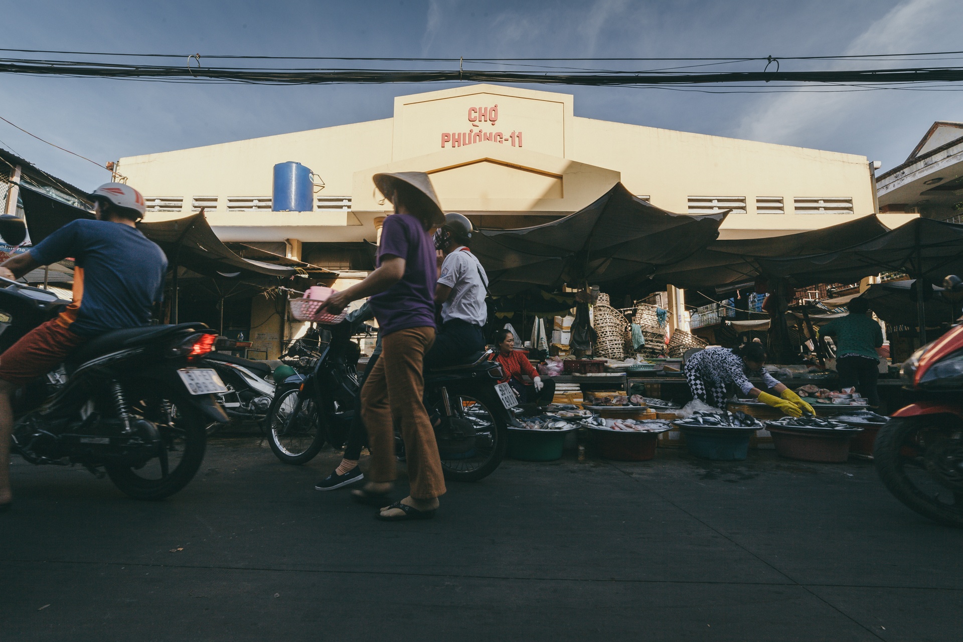 cho dac san mien trung doc dao giua sai gon anh 1