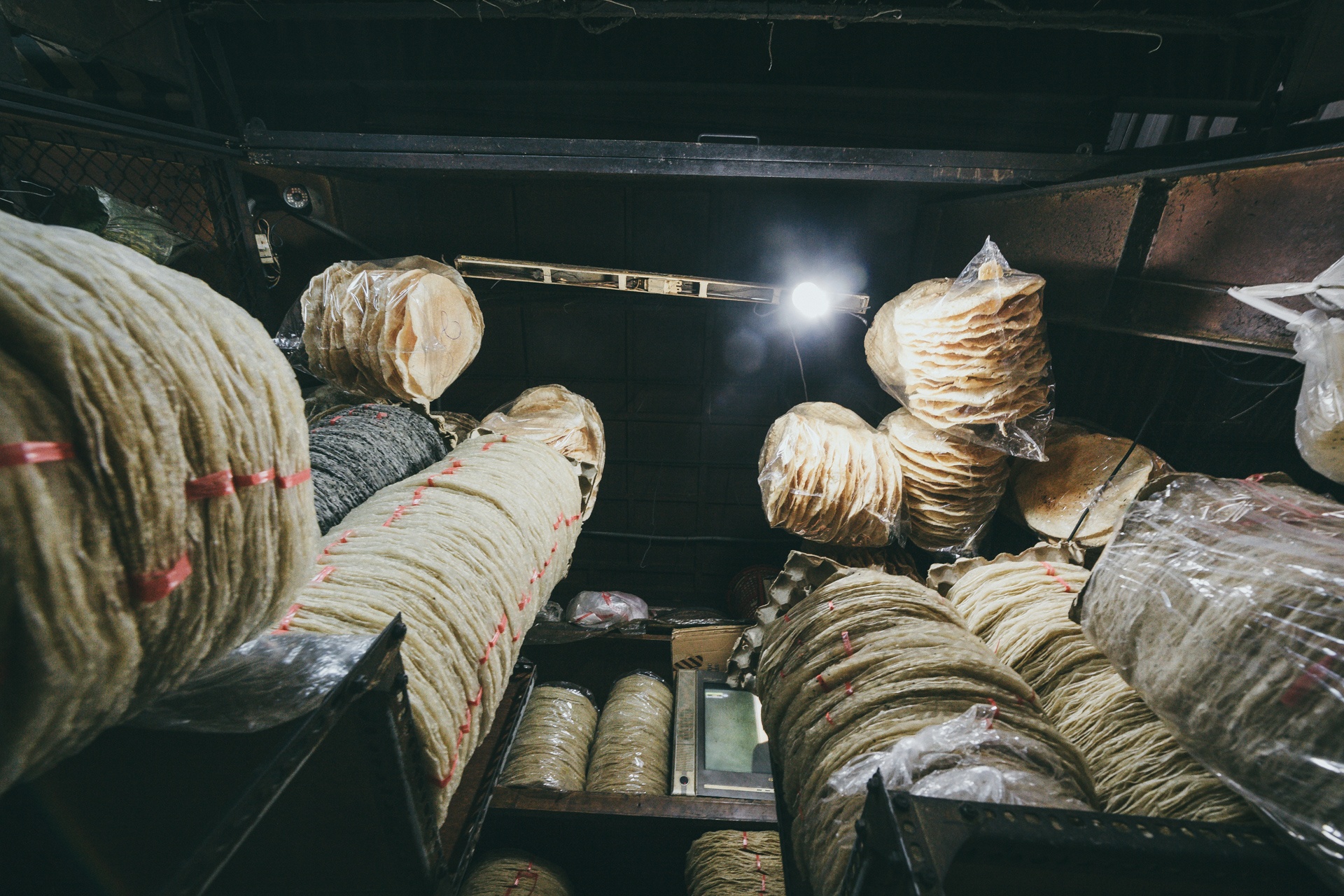 cho dac san mien trung doc dao giua sai gon anh 10