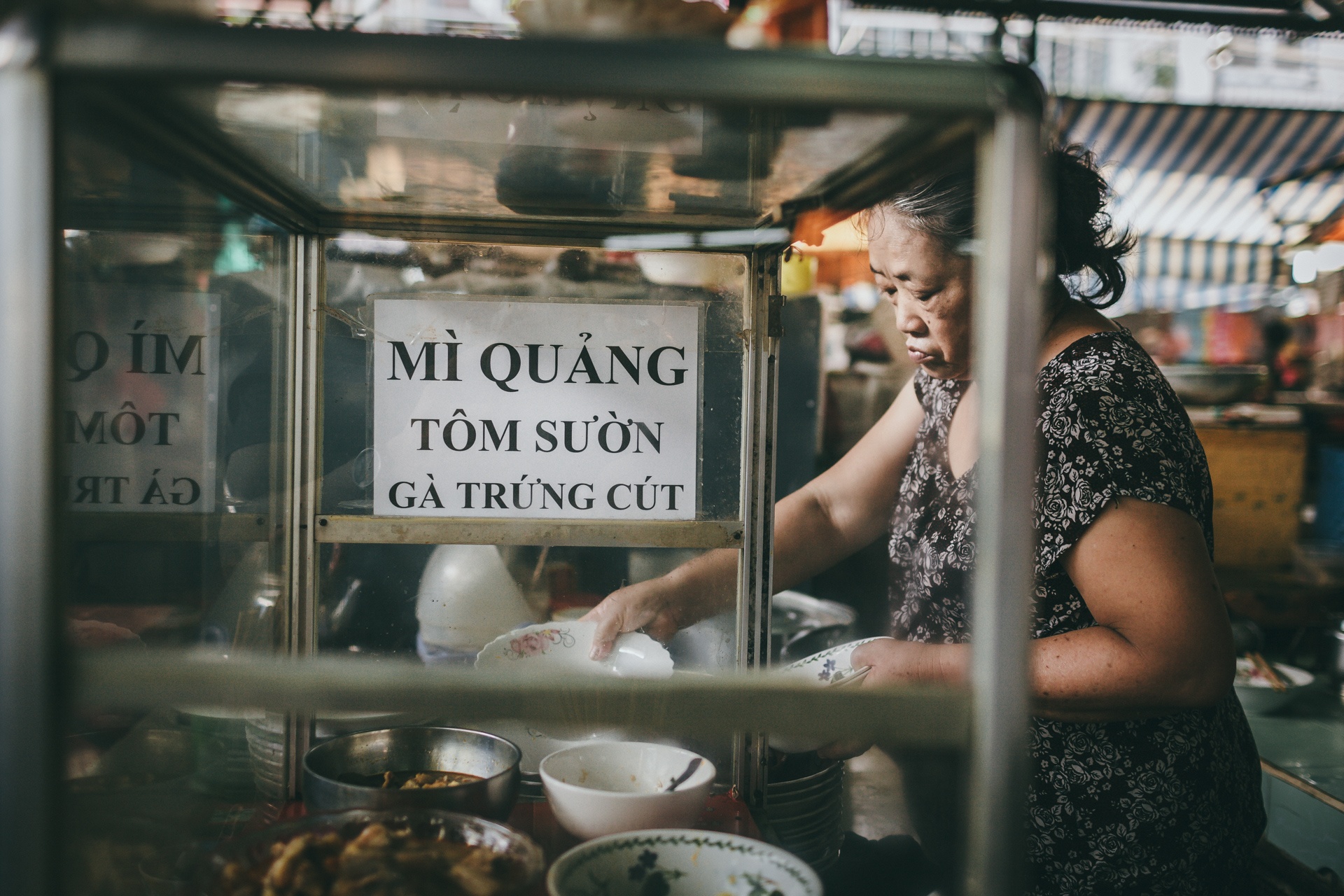 Cho dac san mien Trung doc dao giua long Sai Gon hinh anh