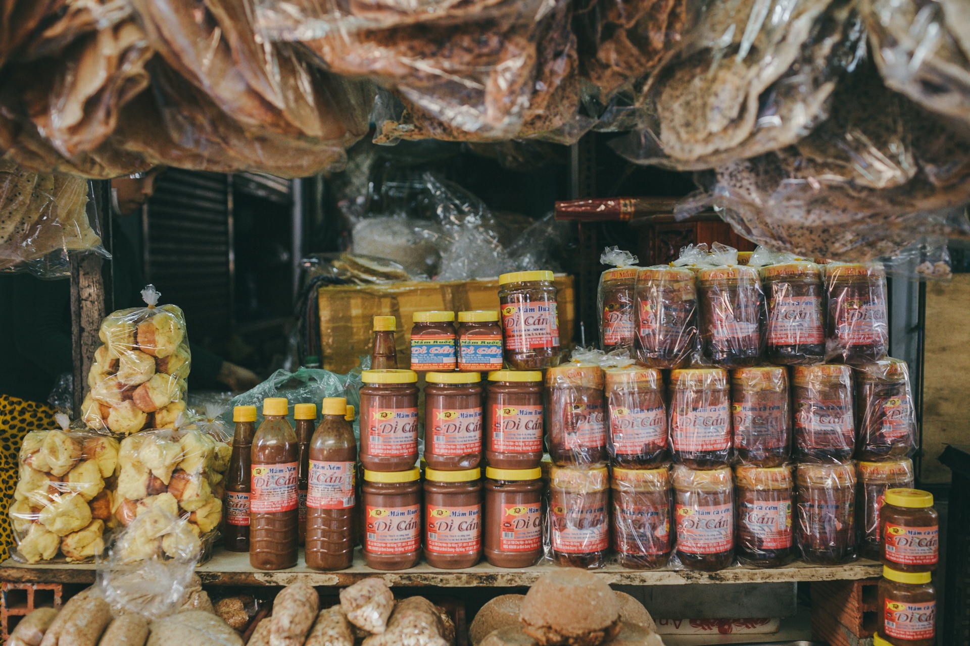 cho dac san mien trung doc dao giua sai gon anh 5