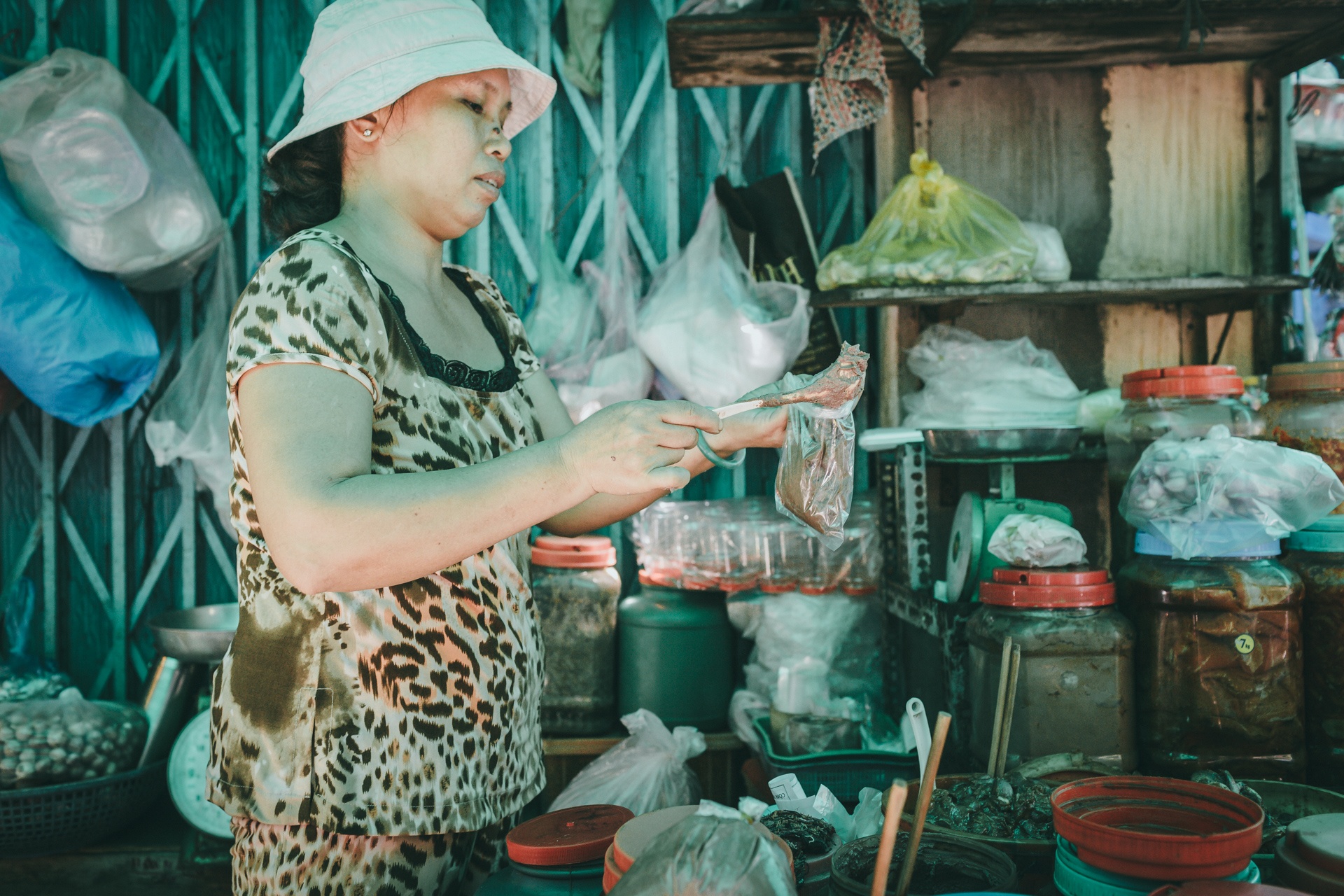 cho dac san mien trung doc dao giua sai gon anh 7