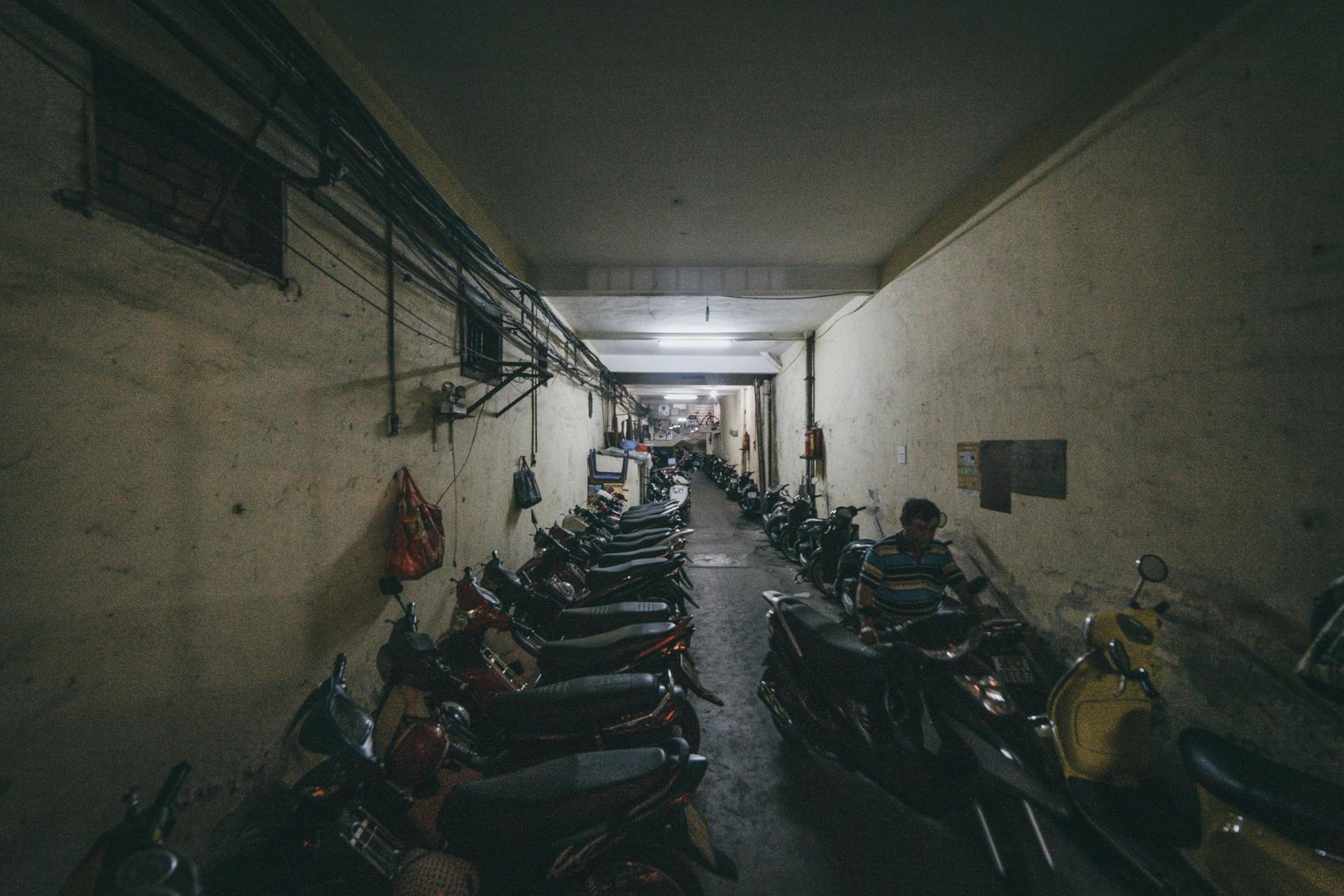 nhung cua hang da sac mau an minh trong long chung cu cu anh 15