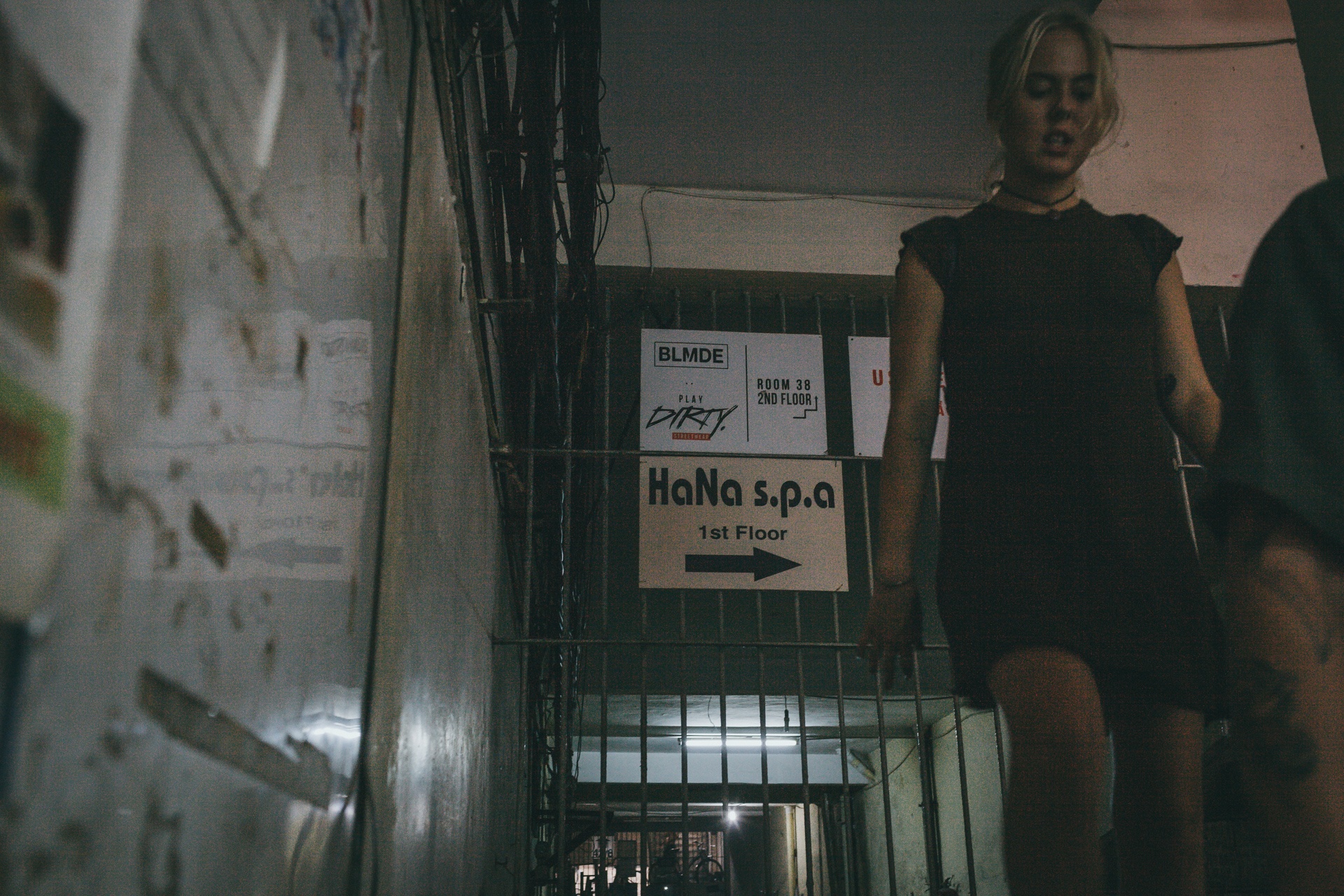 nhung cua hang da sac mau an minh trong long chung cu cu anh 3