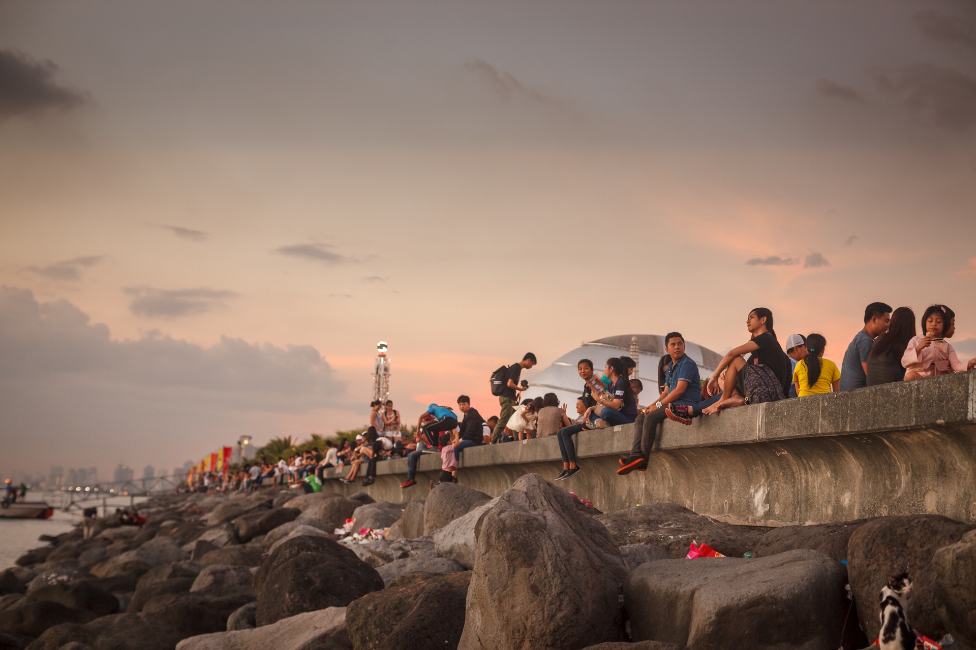 Canh sac hoang hon tren vinh Manila hinh anh