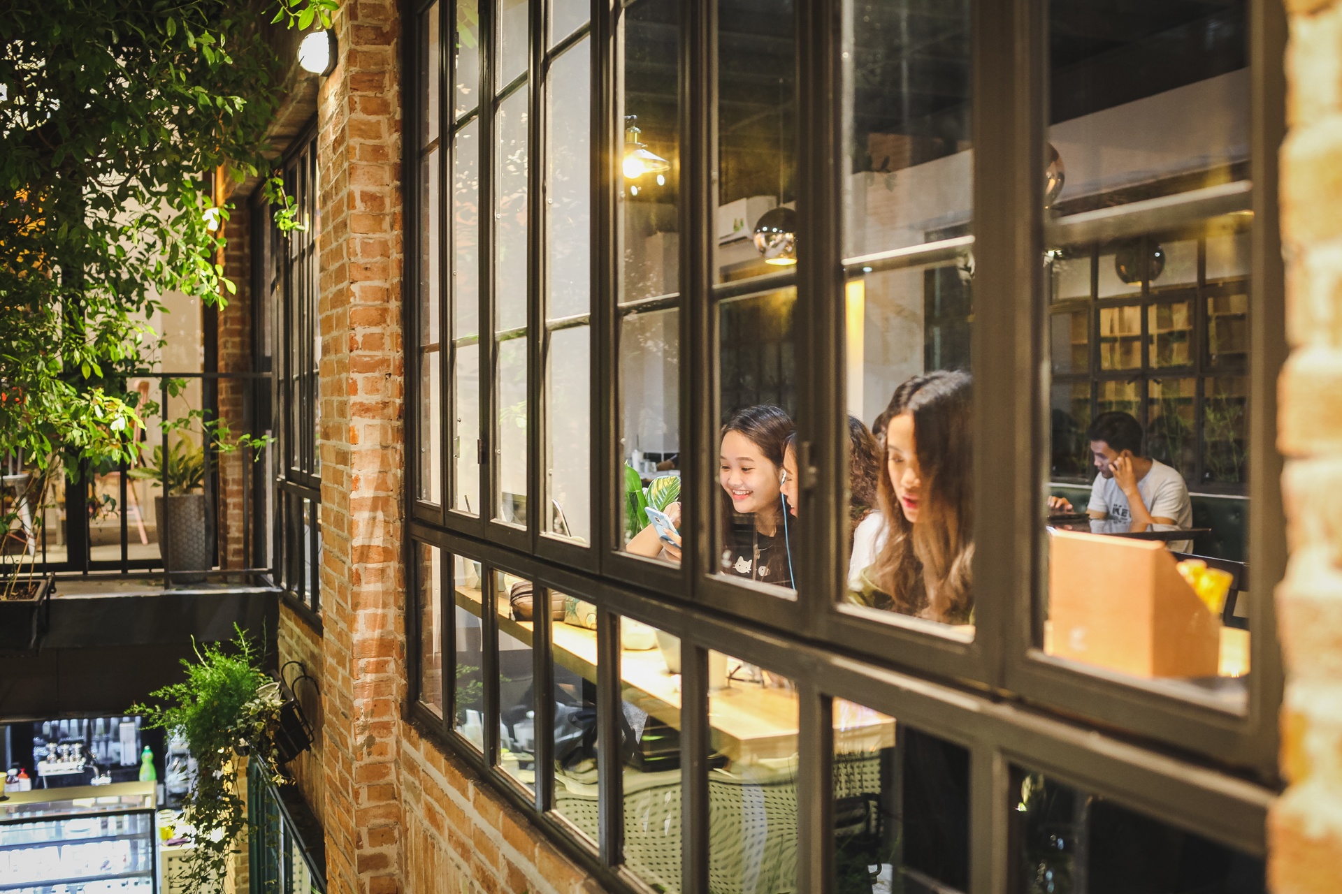 quan ca phe sach thu hut gioi tre sai gon anh 16