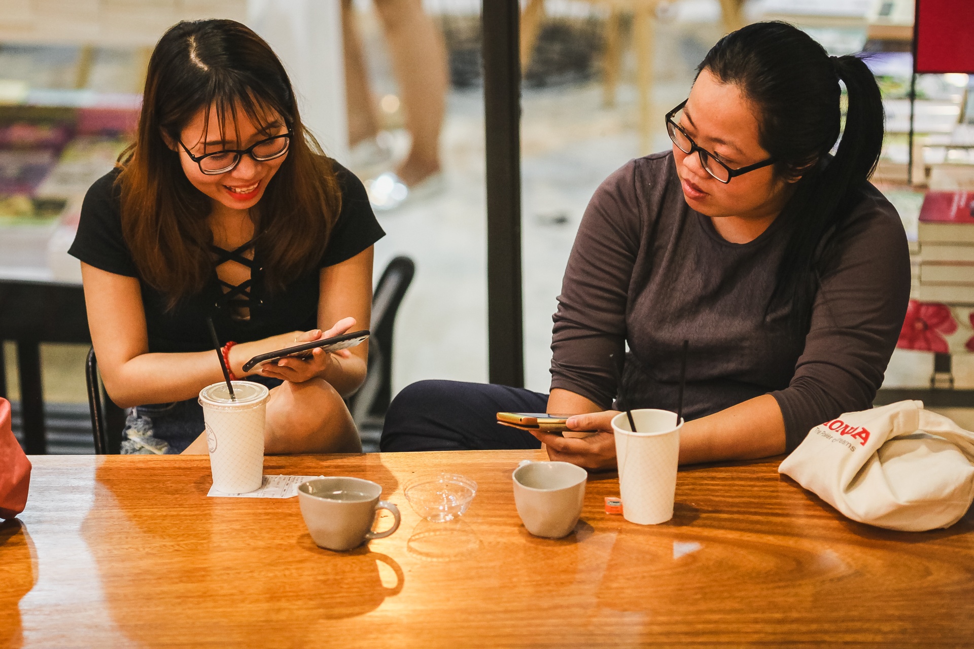 quan ca phe sach thu hut gioi tre sai gon anh 17