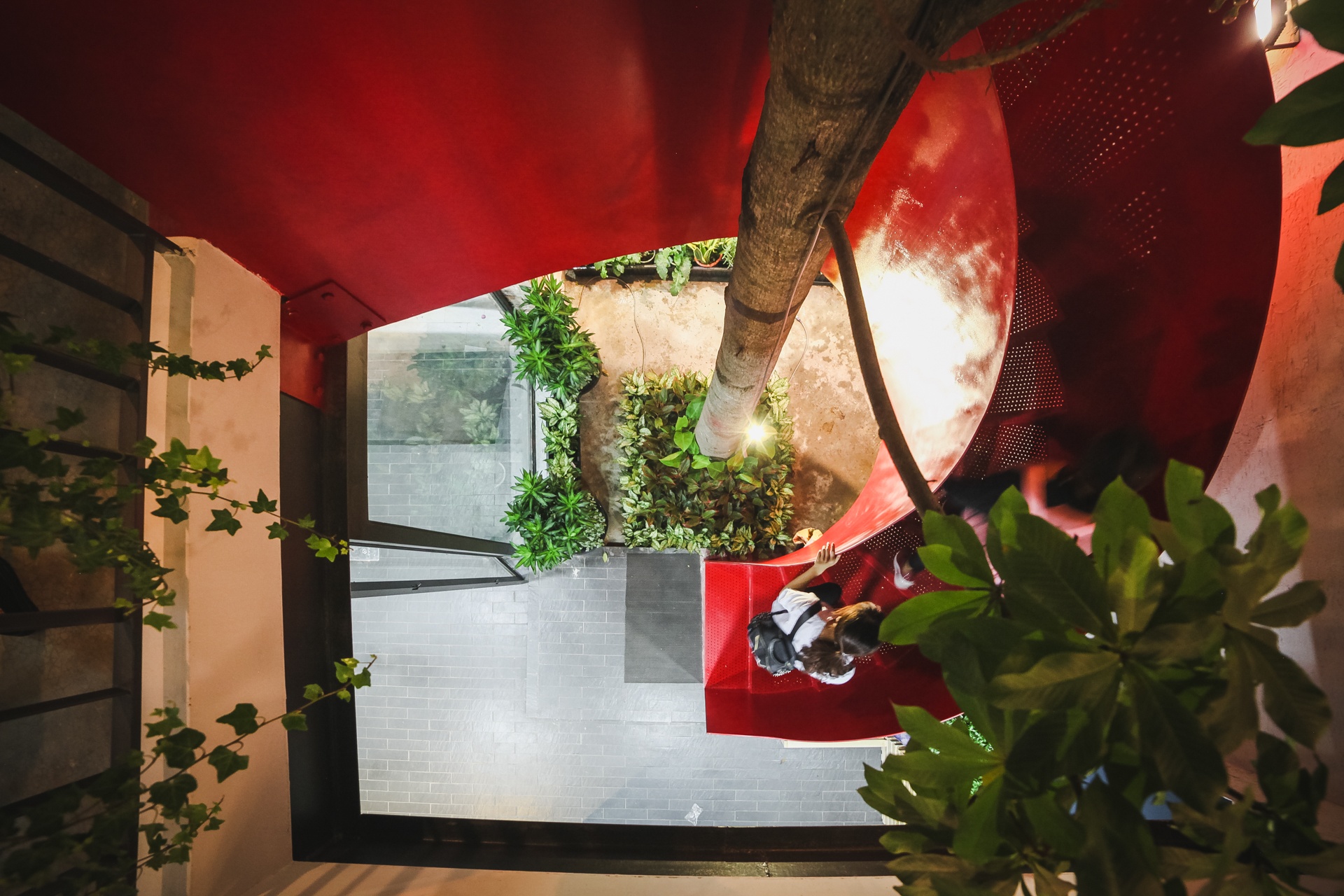 quan ca phe sach thu hut gioi tre sai gon anh 2