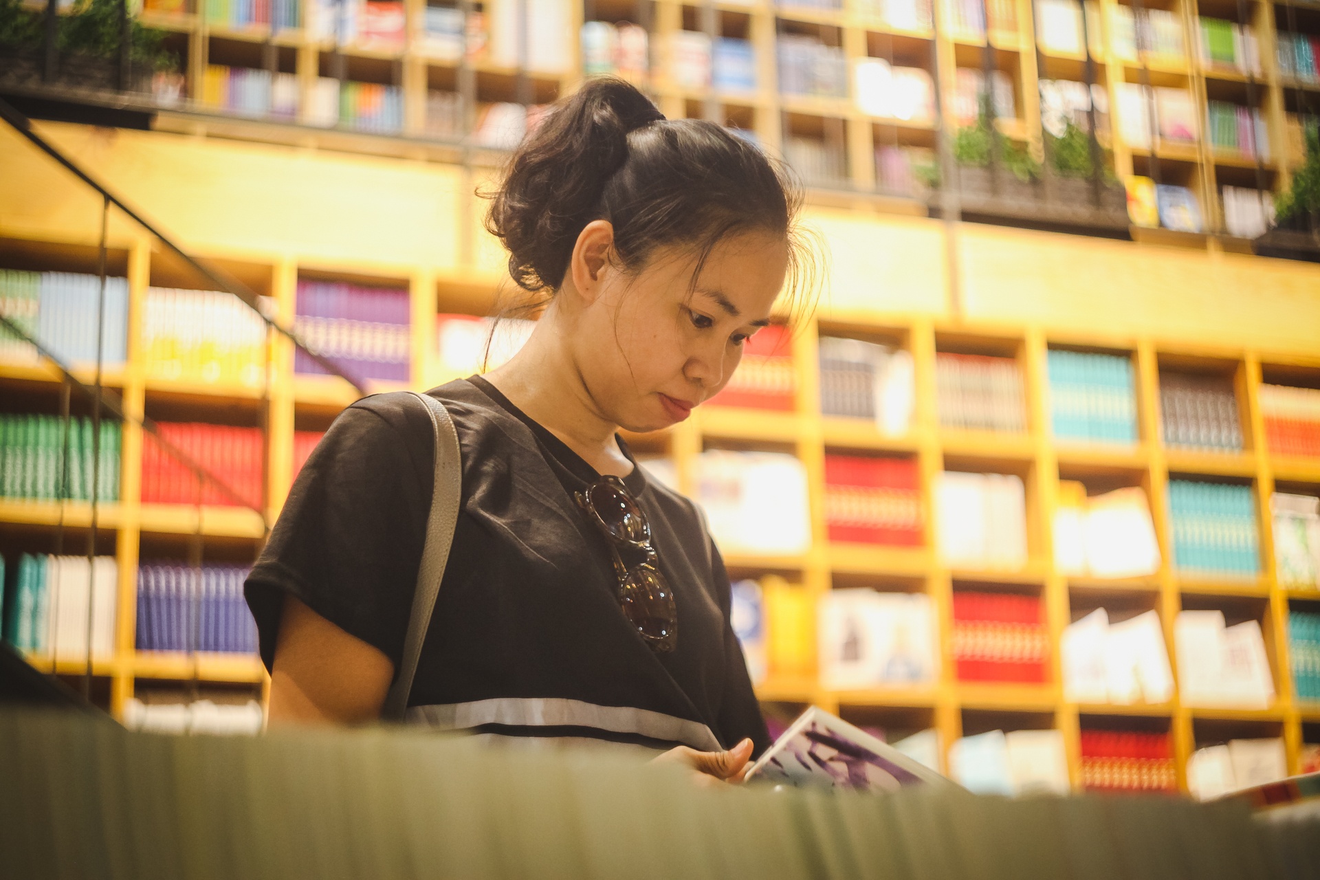 quan ca phe sach thu hut gioi tre sai gon anh 4