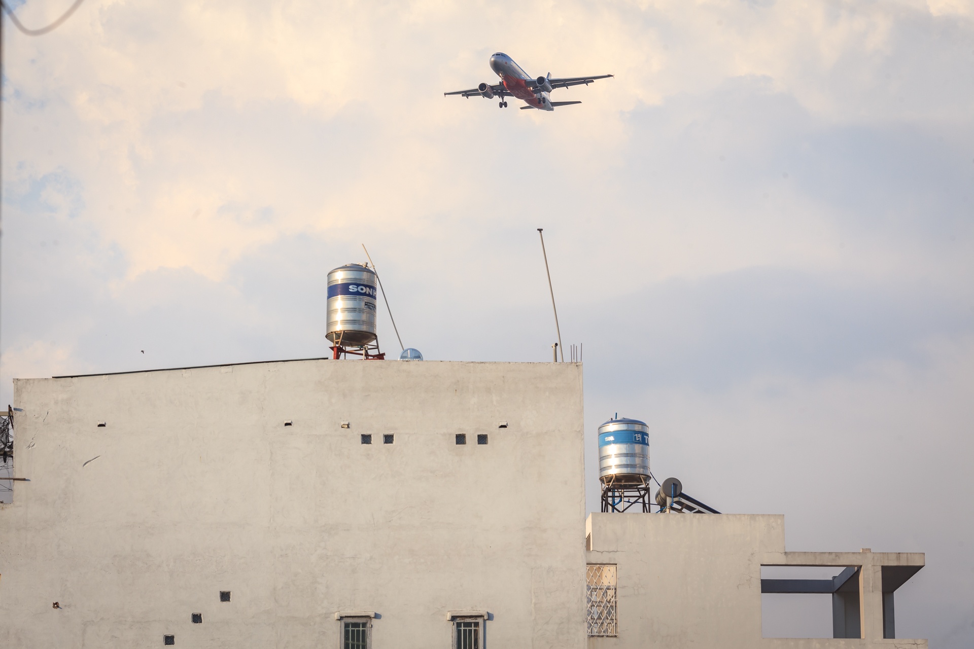 cuoc song duoi bai dap tan son nhat anh 2