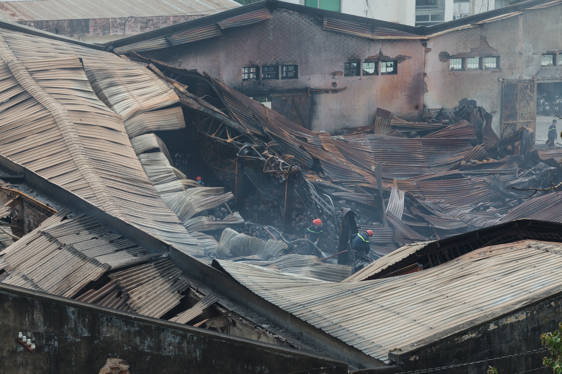 Nguoi dan song gan cang Sai Gon ke khoanh khac hoa hoan bung phat hinh anh