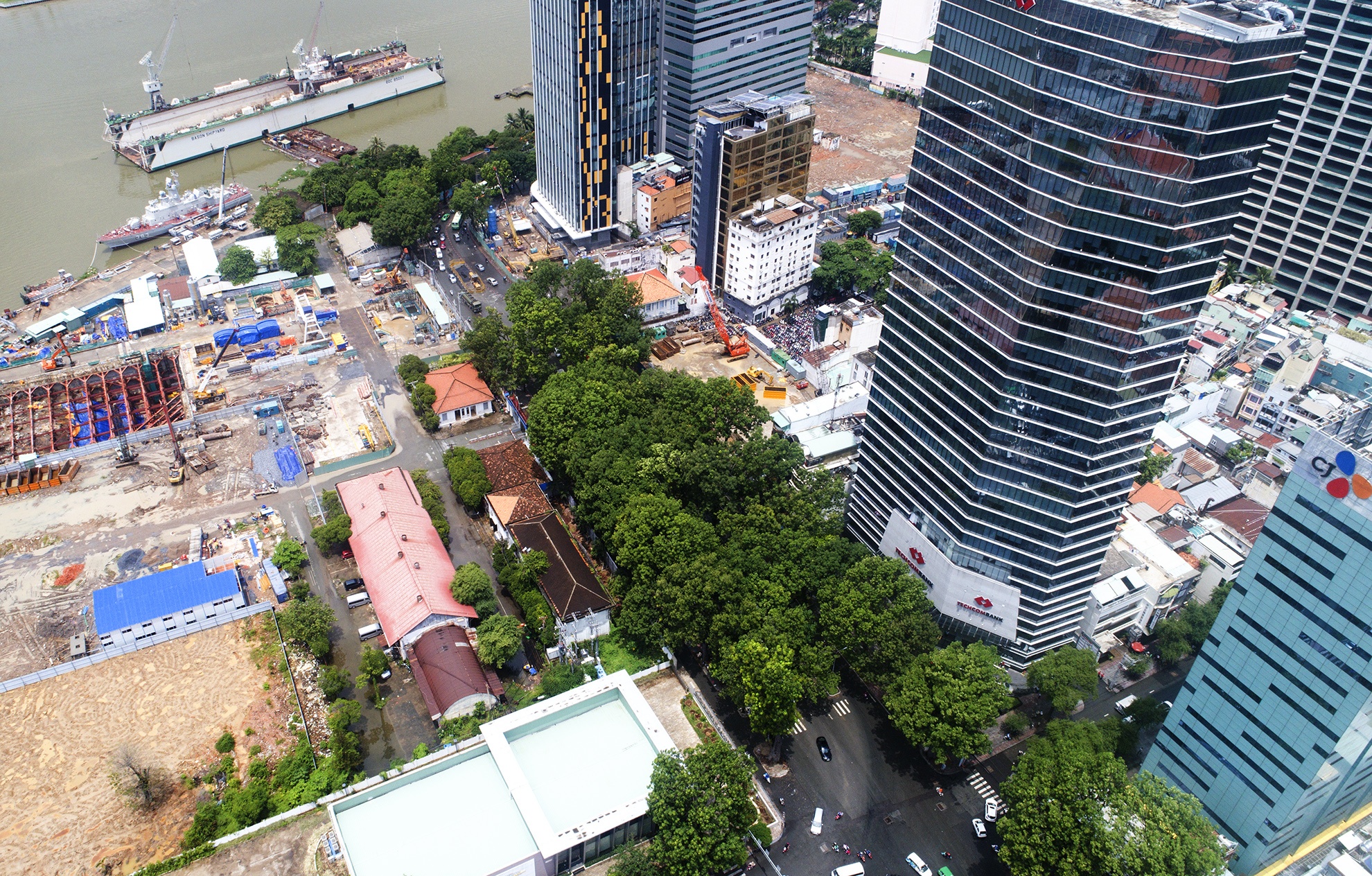 Hang cay co thu dep nhat Sai Gon truoc ngay di doi hinh anh