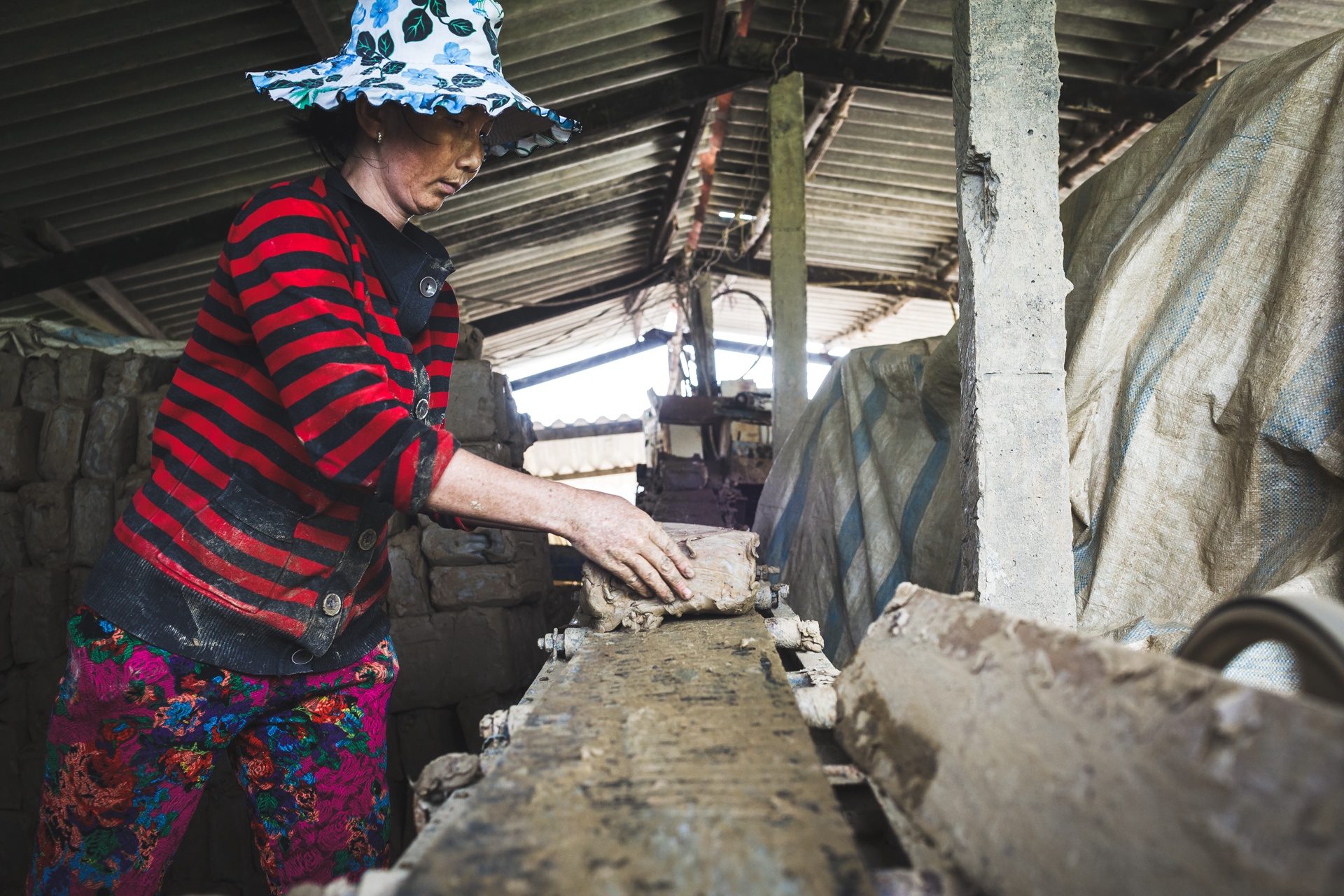 gian nan nghe lam gach nung thu cong anh 5