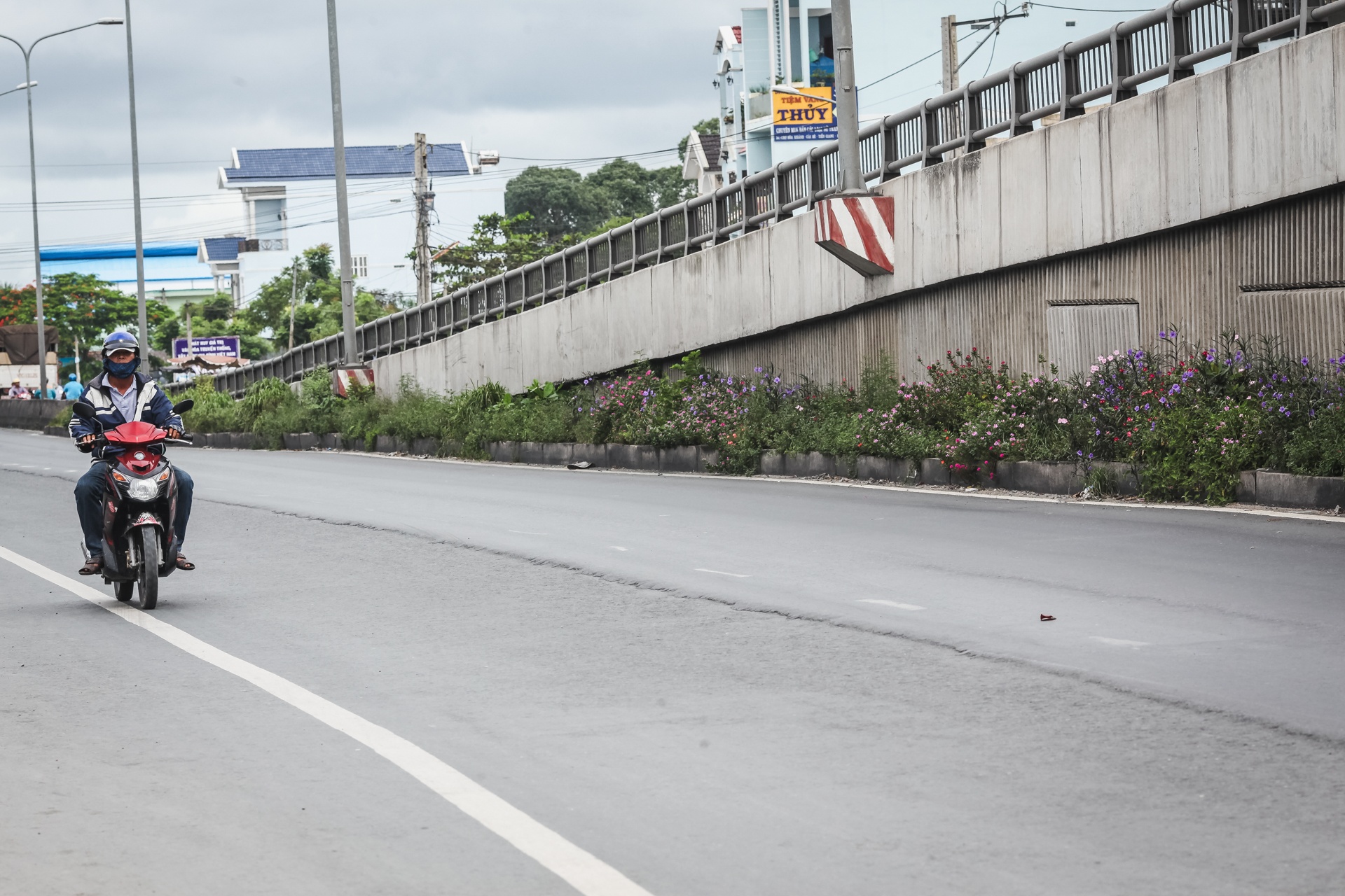 o ga tren duong quoc lo duoc BOT nang cap anh 6