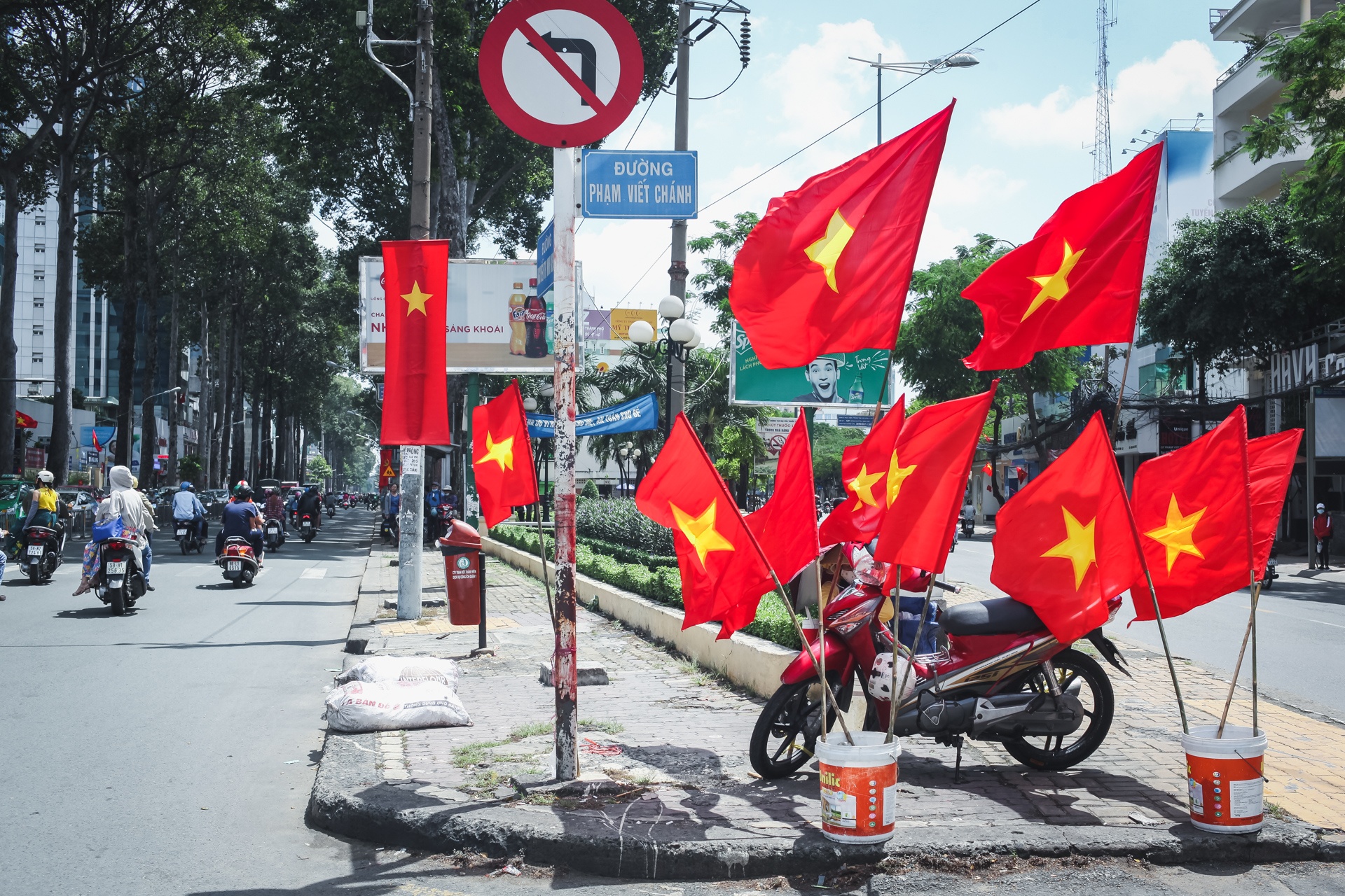 co to quoc ruc ro pho phuong sai gon ngay le quoc khanh anh 6