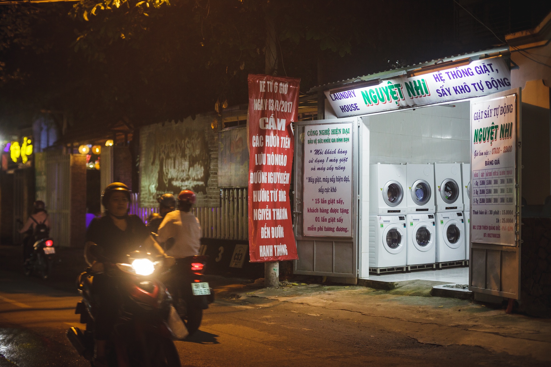 cua hang giat say tu dong no ro o sai gon anh 3