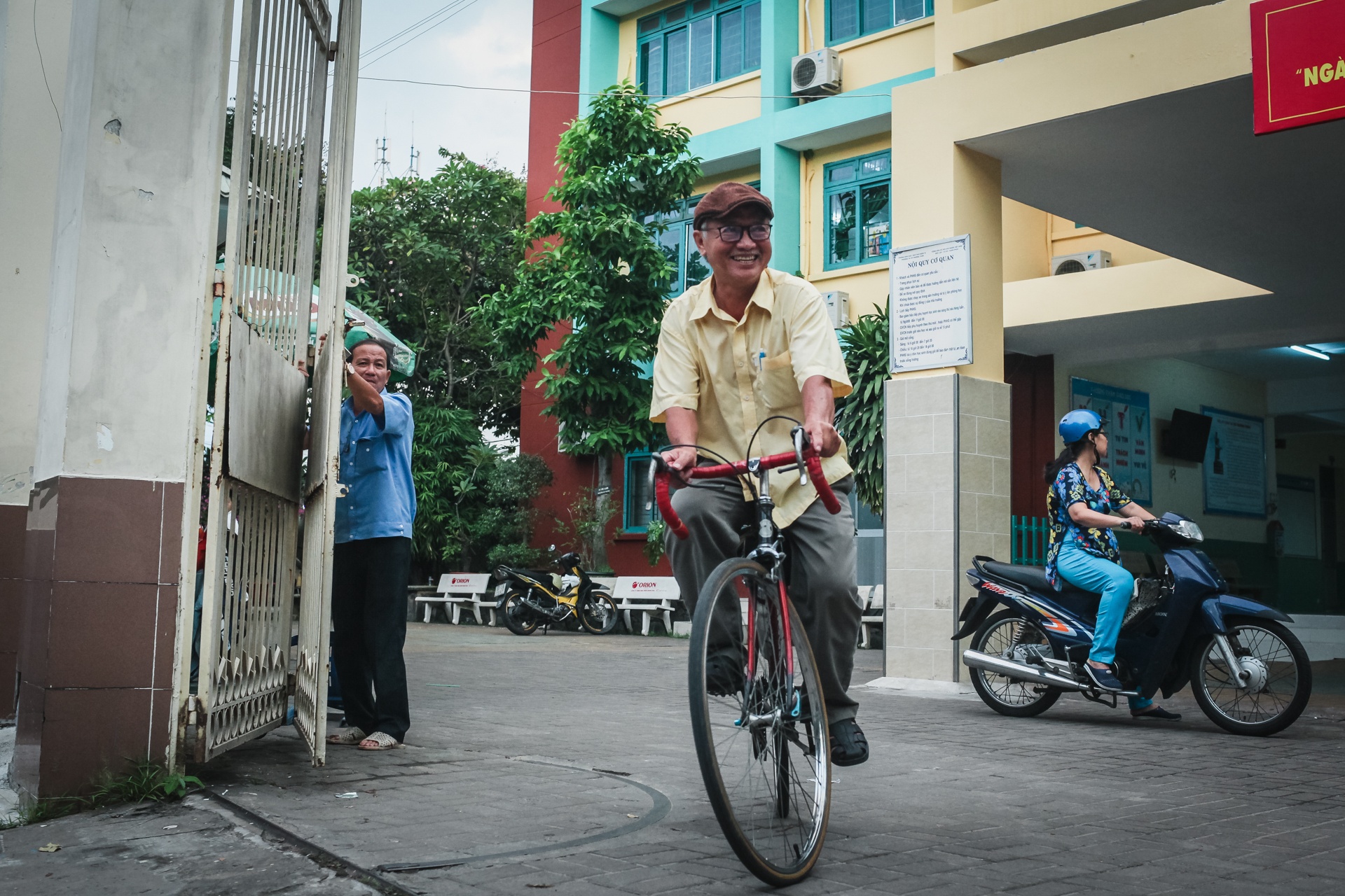 những chuyến xe chuyên chở tuổi thơ của ông giáo già ảnh 5 nhung chuyen xe chuyen cho tuoi tho cua ong giao gia anh 5