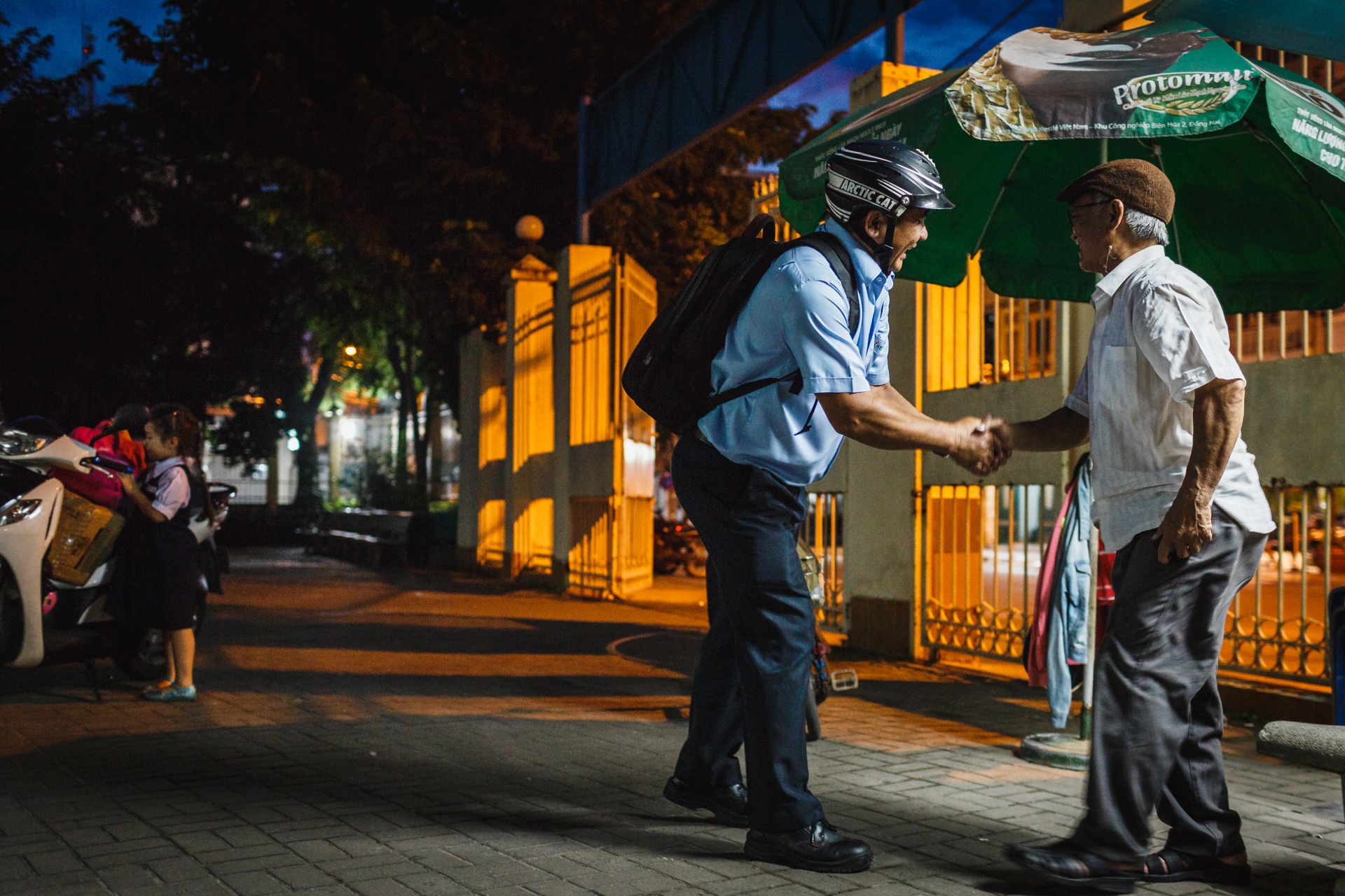 những chuyến xe chuyên chở tuổi thơ của ông giáo già ảnh 15 nhung chuyen xe chuyen cho tuoi tho cua ong giao gia anh 15