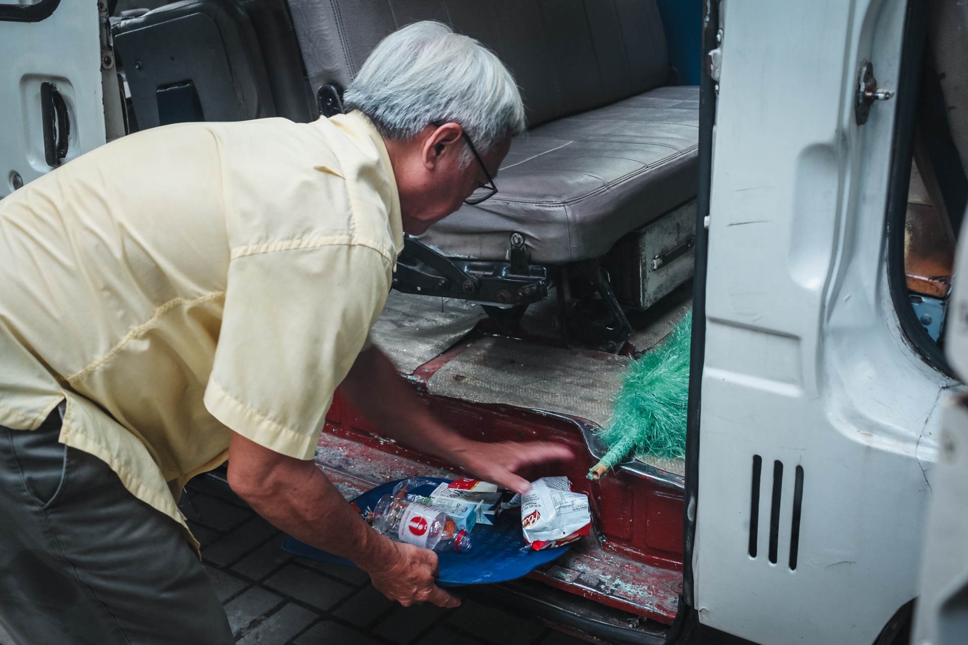 những chuyến xe chuyên chở tuổi thơ của ông giáo già ảnh 19 nhung chuyen xe chuyen cho tuoi tho cua ong giao gia anh 19