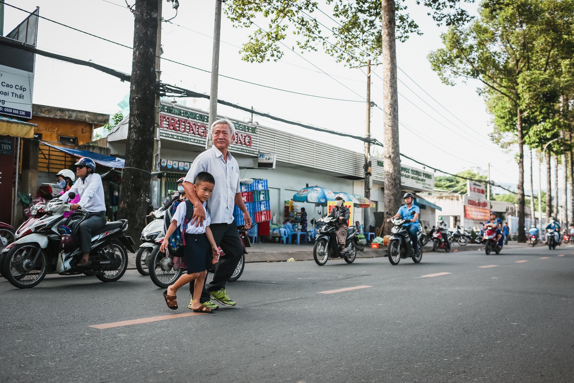 những chuyến xe chuyên chở tuổi thơ của ông giáo già ảnh 20 nhung chuyen xe chuyen cho tuoi tho cua ong giao gia anh 20