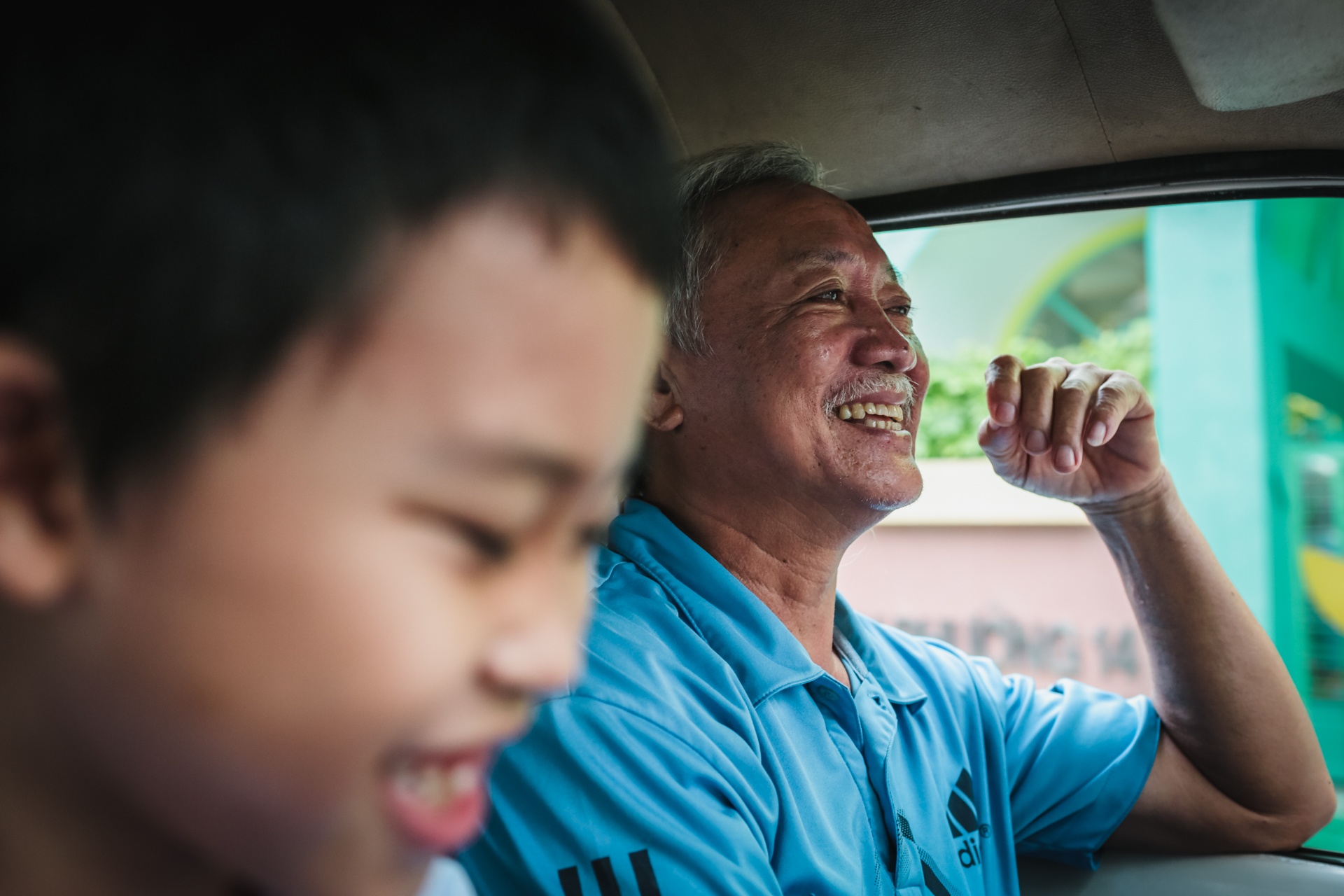 những chuyến xe chuyên chở tuổi thơ của ông giáo già ảnh 6 nhung chuyen xe chuyen cho tuoi tho cua ong giao gia anh 6