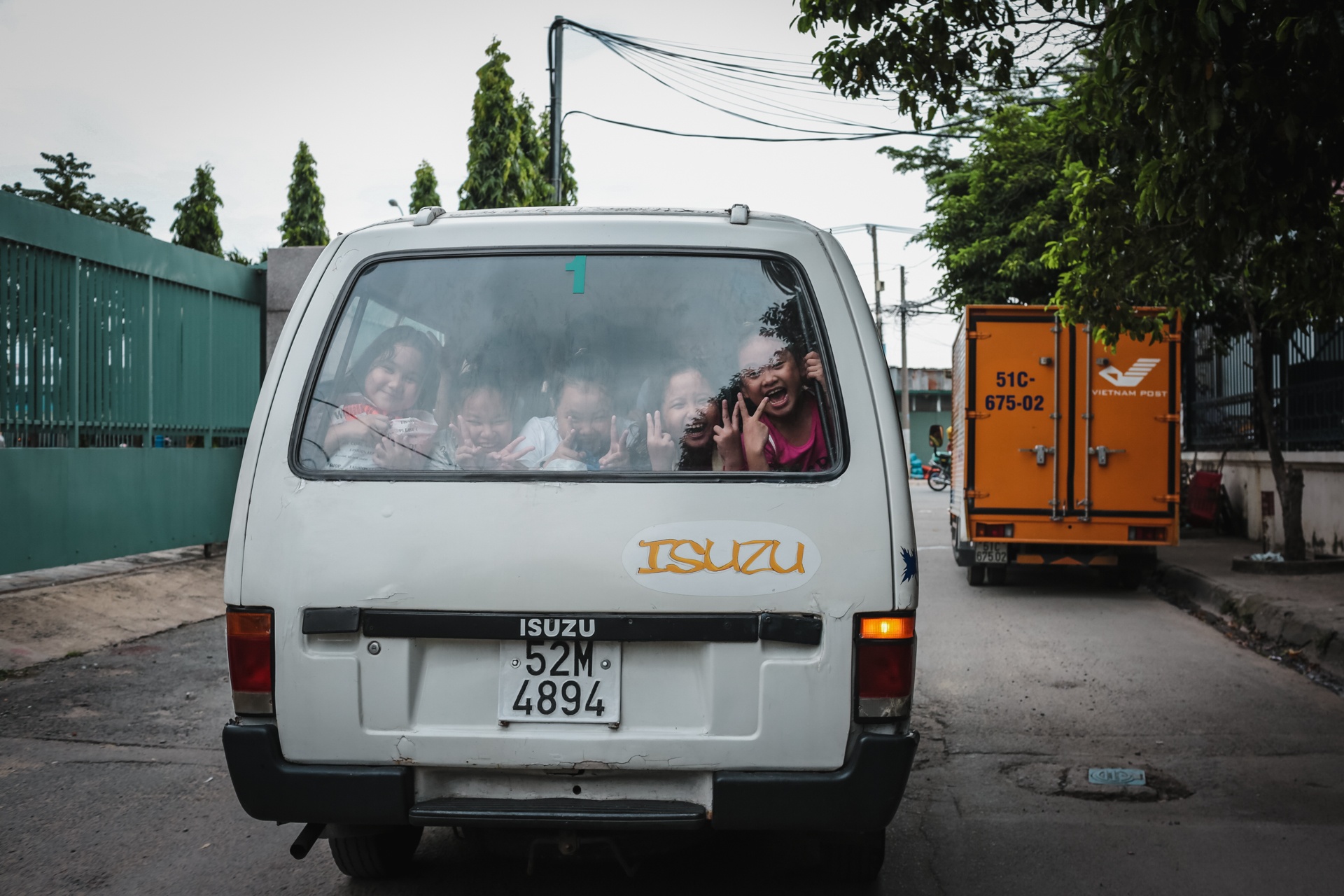 những chuyến xe chuyên chở tuổi thơ của ông giáo già ảnh 7 nhung chuyen xe chuyen cho tuoi tho cua ong giao gia anh 7