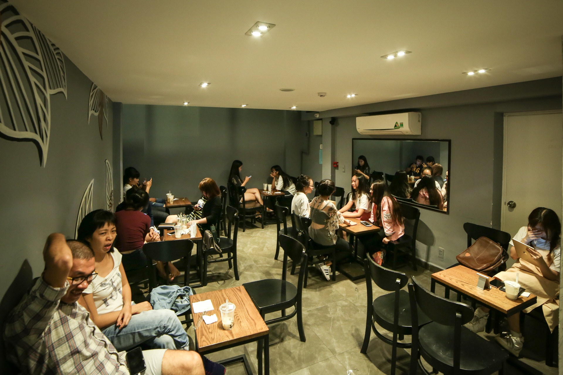 tranh nhau tung m2 dat ban tra sua anh 4