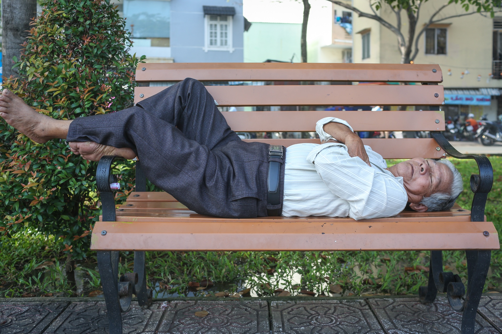 sai gon mu suong tu sang den trua anh 6