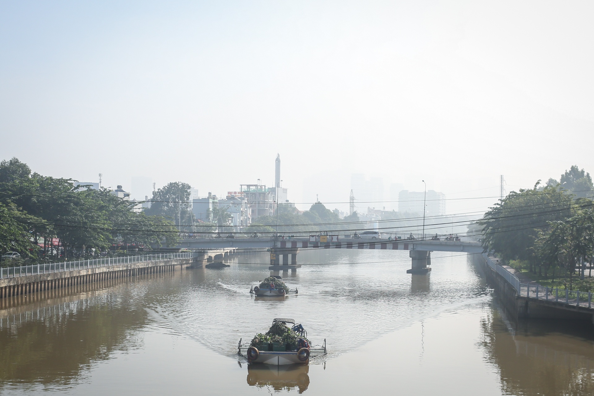 sai gon mu suong tu sang den trua anh 8