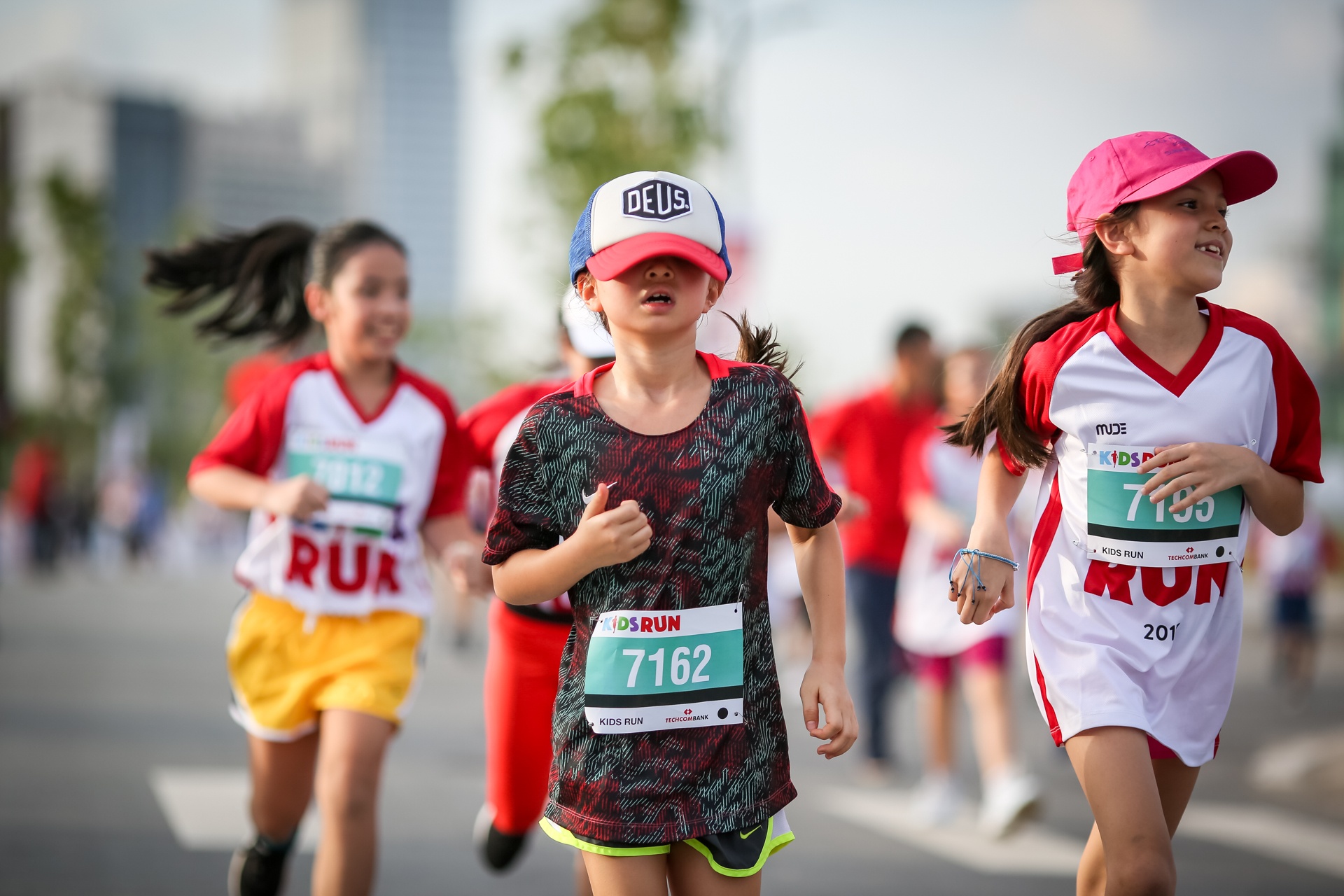 hao hung duong chay marathon danh cho tre em anh 10