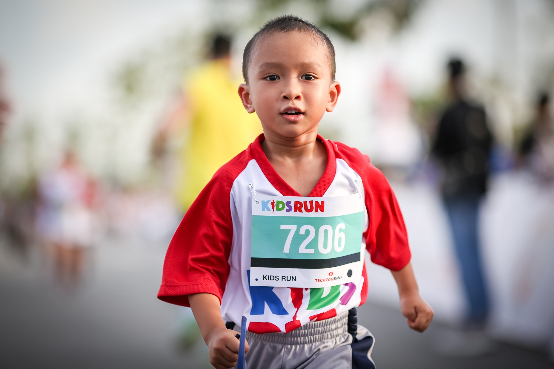 hao hung duong chay marathon danh cho tre em anh 14