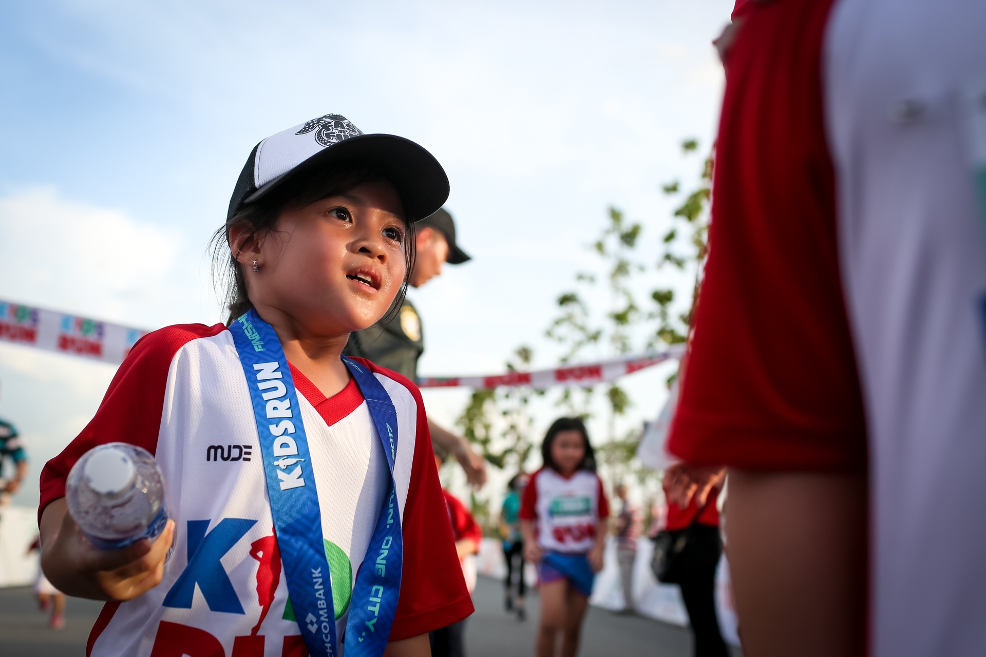 hao hung duong chay marathon danh cho tre em anh 16