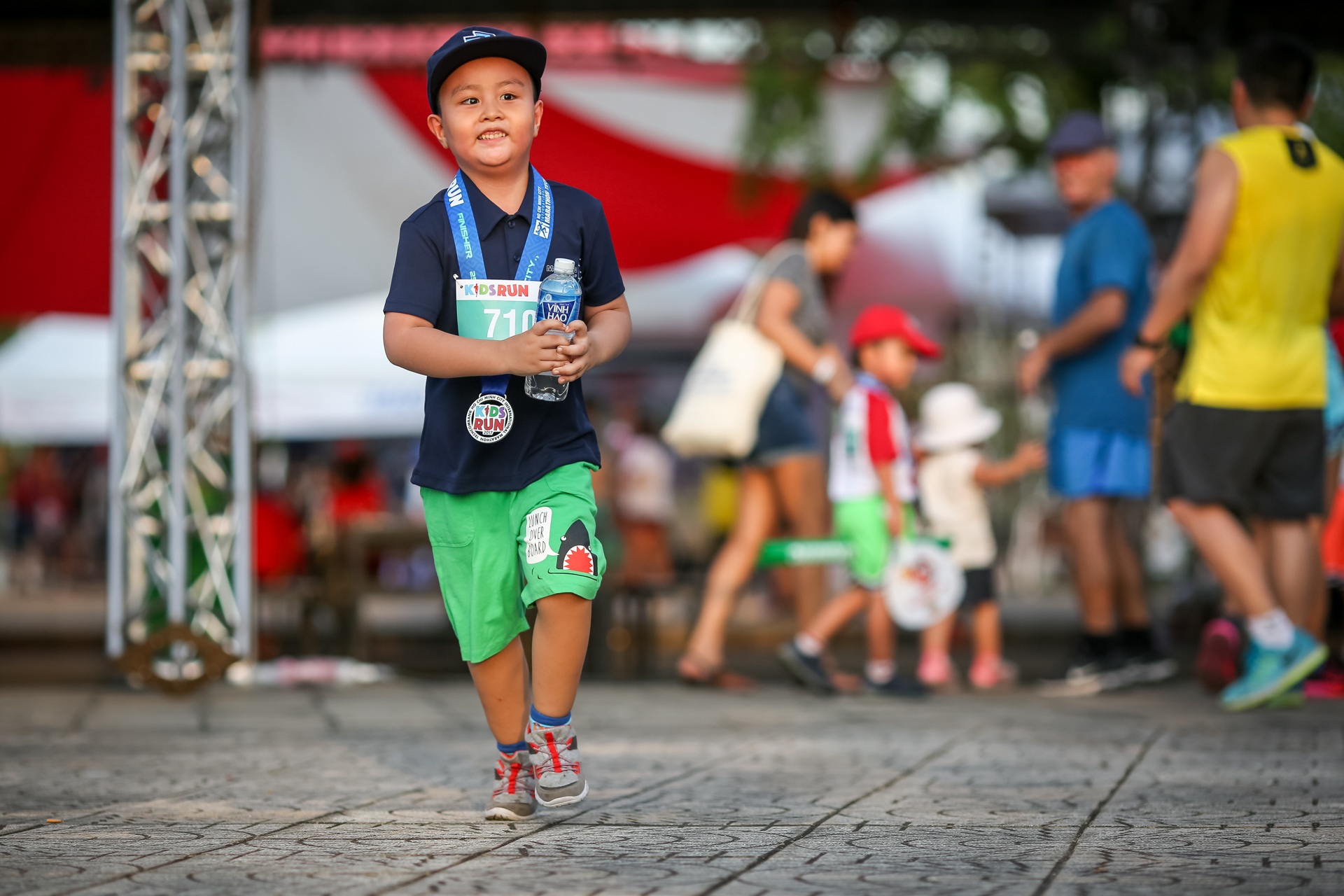 hao hung duong chay marathon danh cho tre em anh 21