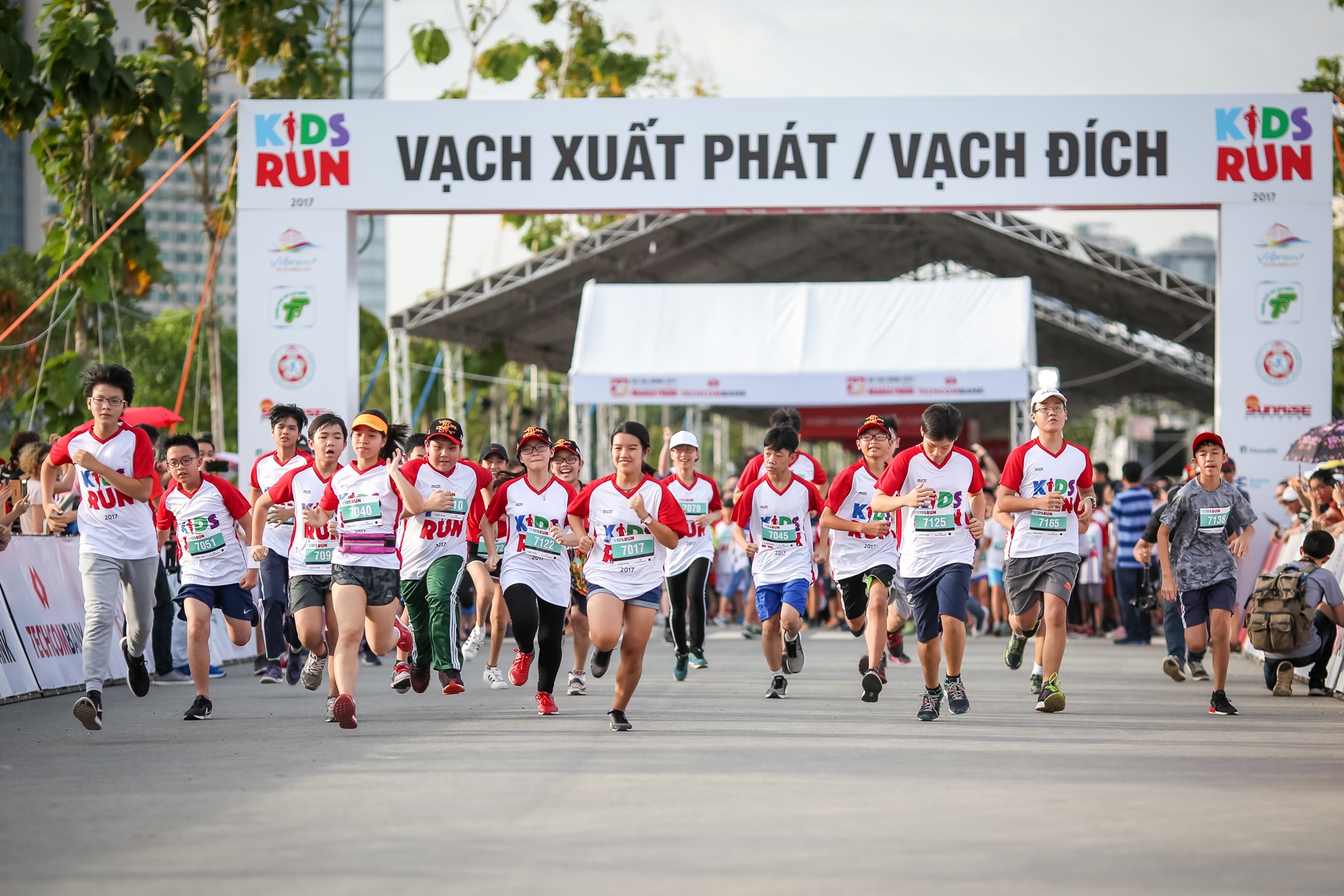 hao hung duong chay marathon danh cho tre em anh 6