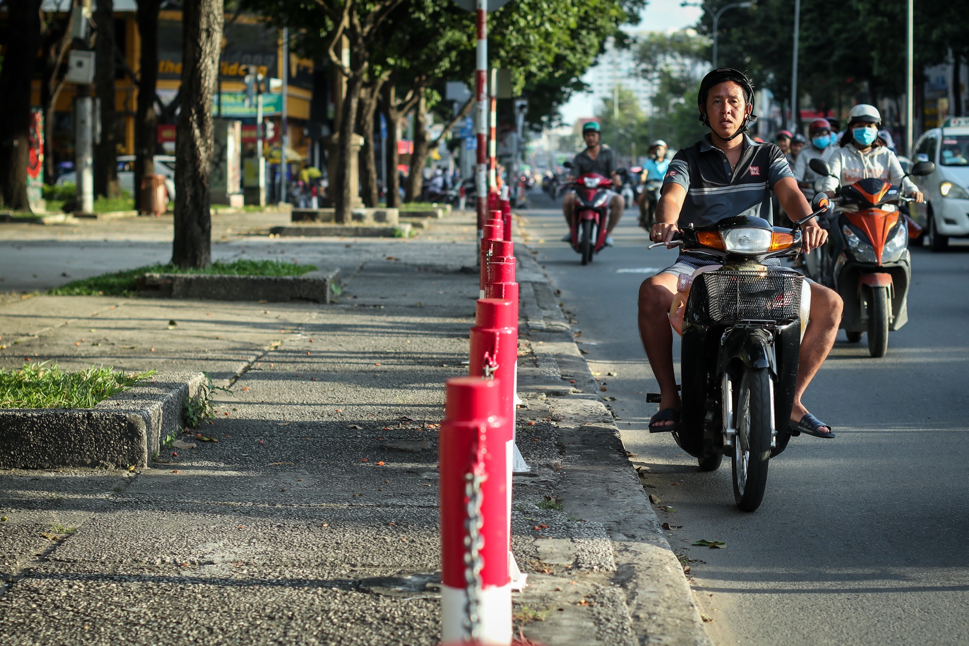 cac loai rao chan xe may tren via he sai gon anh 9